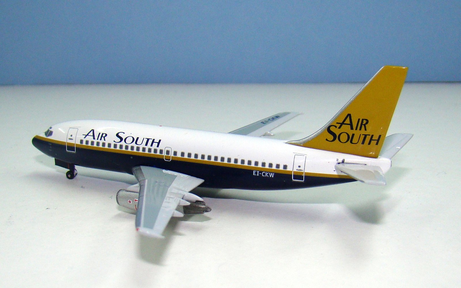 Air South Boeing 737-2P6Adv EI-CKW Aeroclassics 1:400 Scale Model Airliner