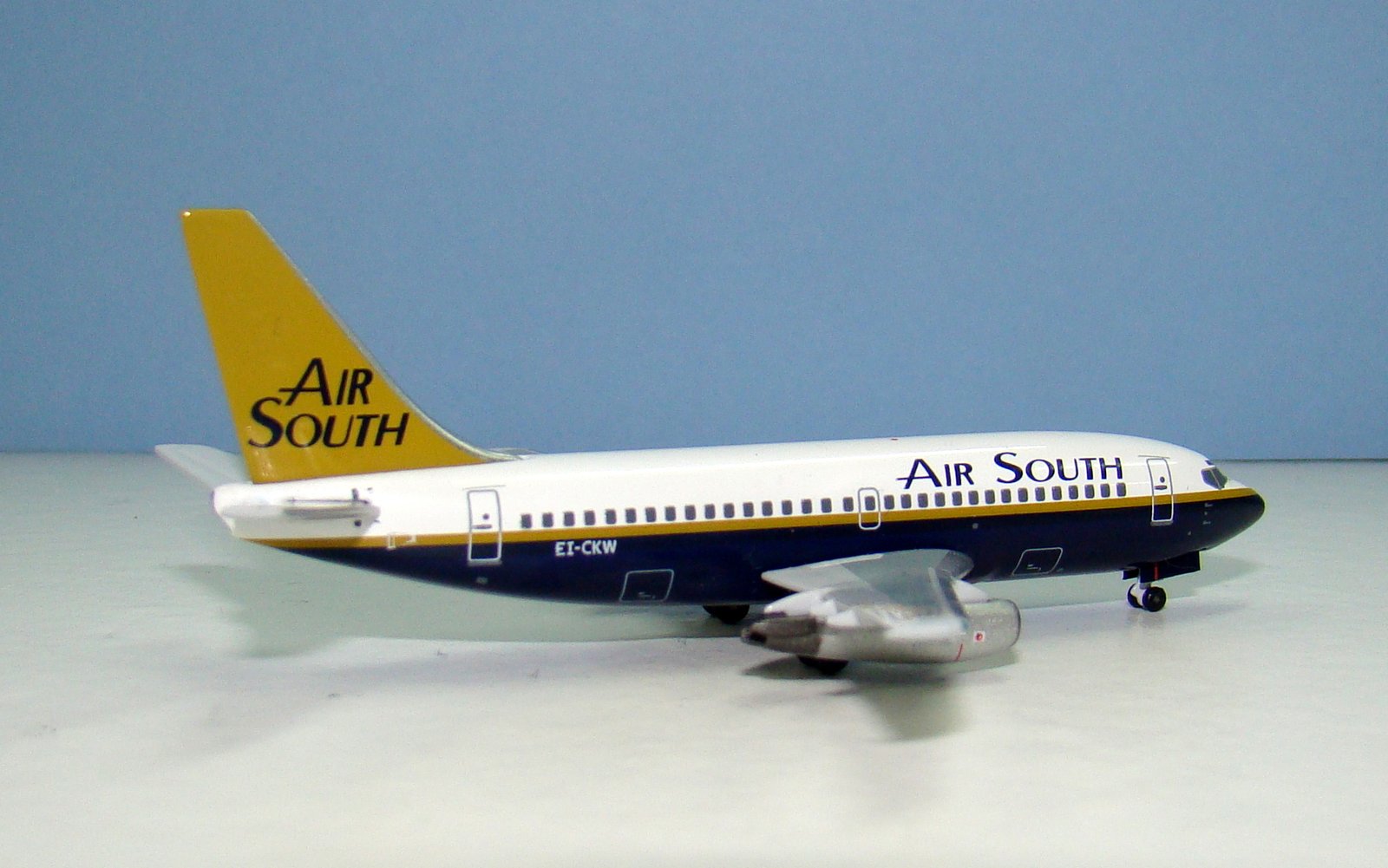 Air South Boeing 737-2P6Adv EI-CKW Aeroclassics 1:400 Scale Model Airliner