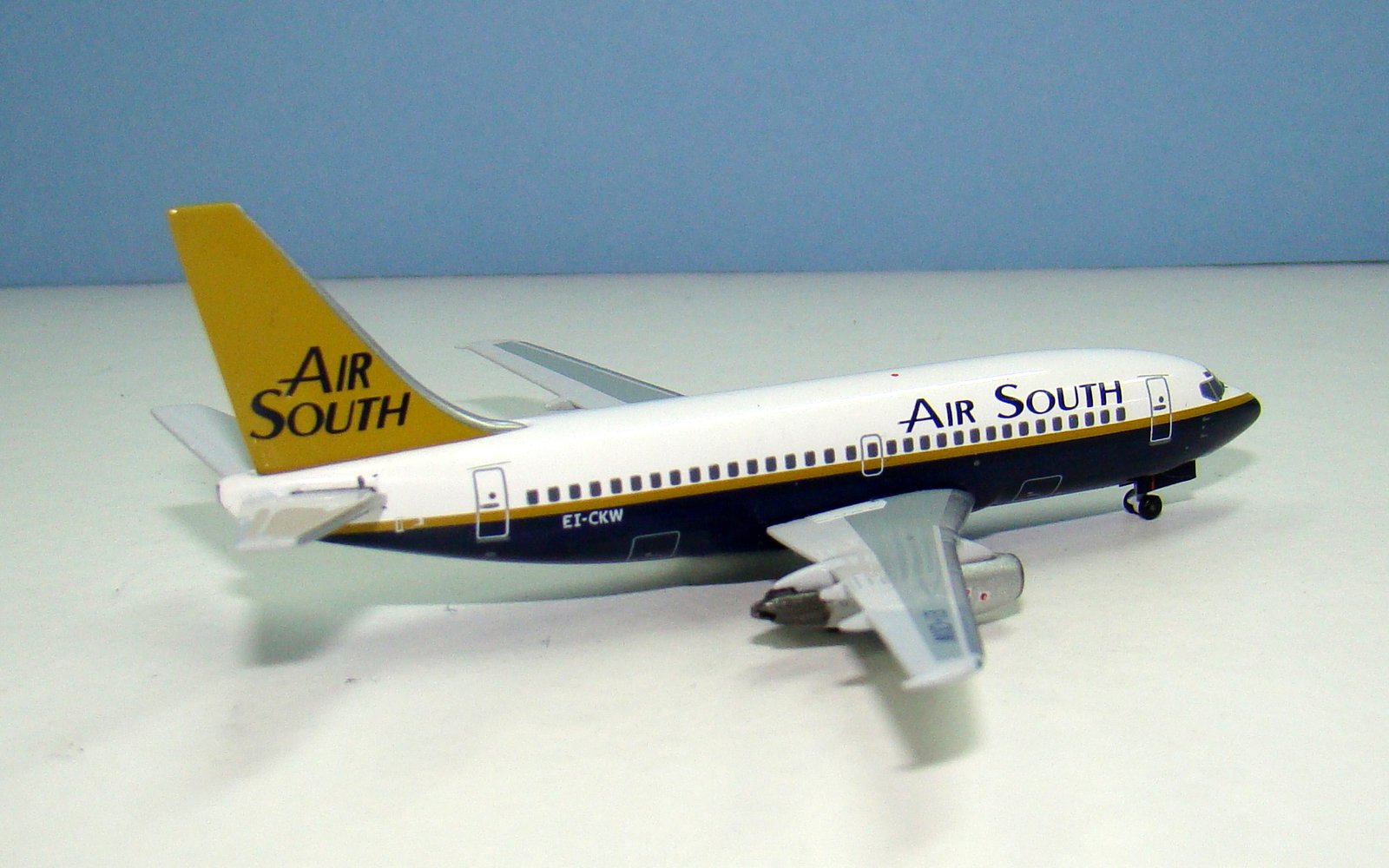 Air South Boeing 737-2P6Adv EI-CKW Aeroclassics 1:400 Scale Model Airliner