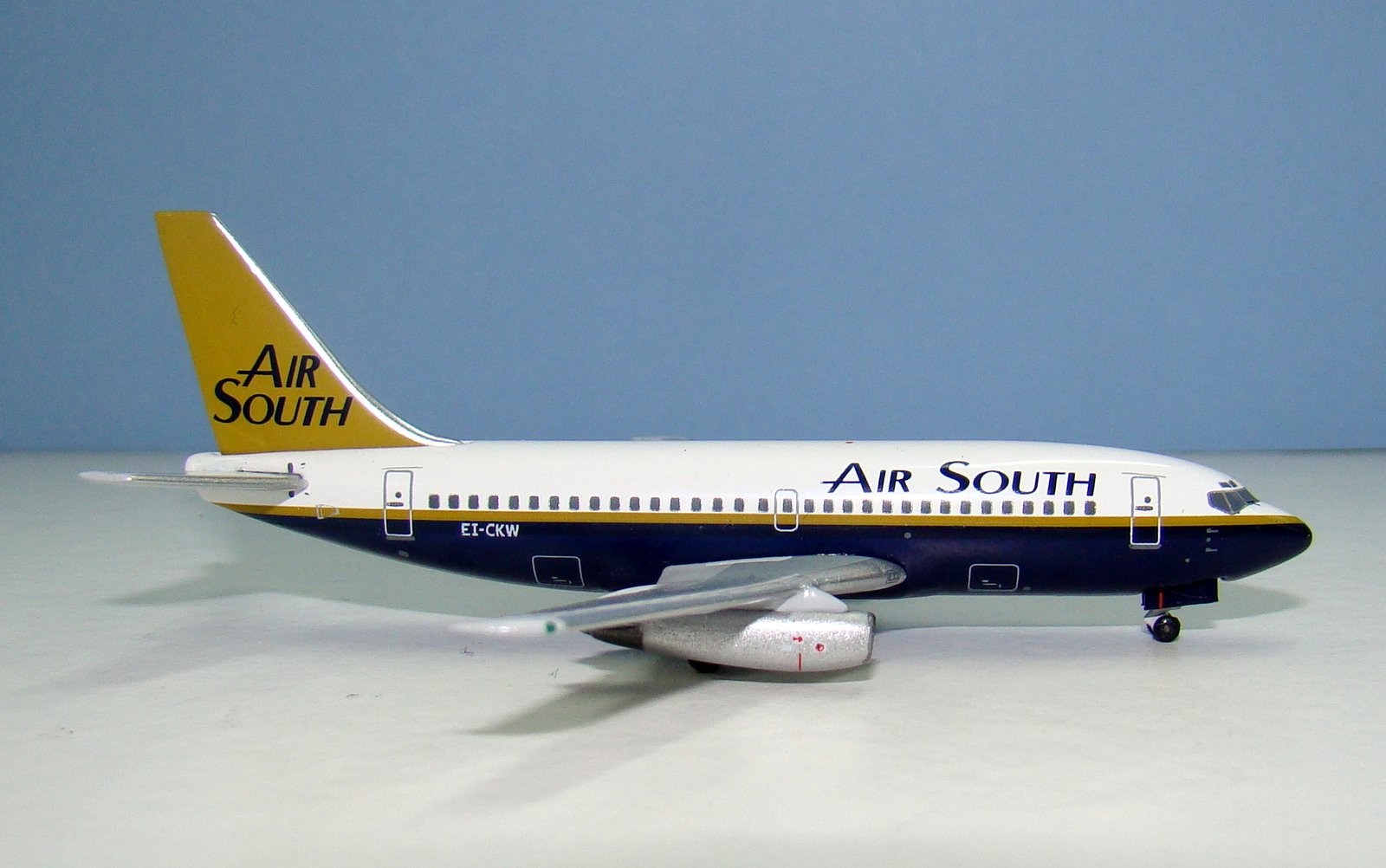 Air South Boeing 737-2P6Adv EI-CKW Aeroclassics 1:400 Scale Model Airliner