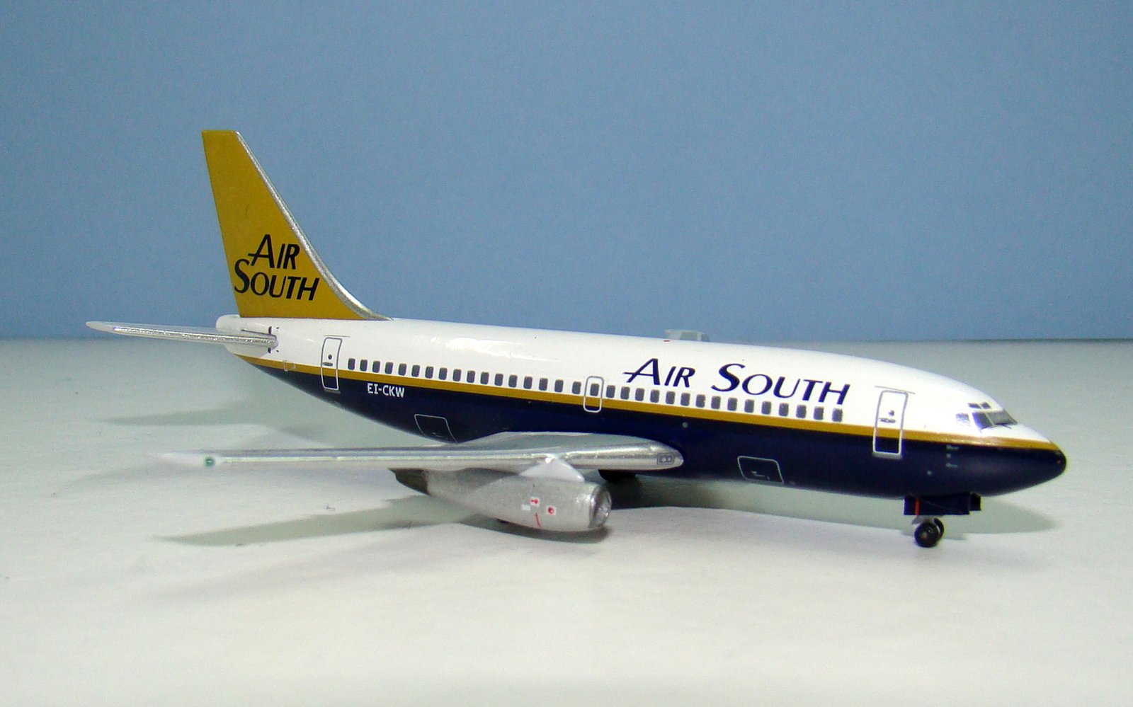 Air South Boeing 737-2P6Adv EI-CKW Aeroclassics 1:400 Scale Model Airliner