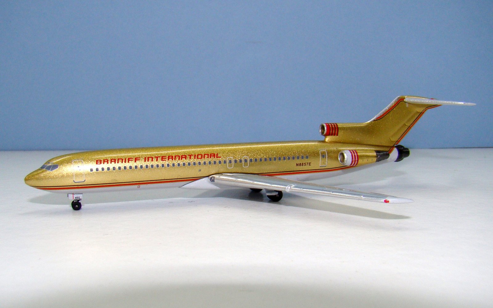 Braniff International Boeing 727-225Adv N8857E Aeroclassics 1:400 Scale Model Airliner