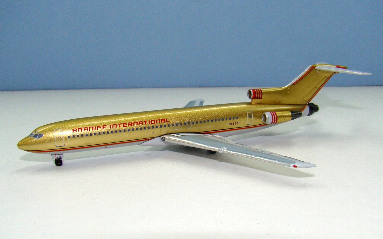 Braniff International Boeing 727-225Adv N8857E Aeroclassics 1:400 Scale Model Airliner