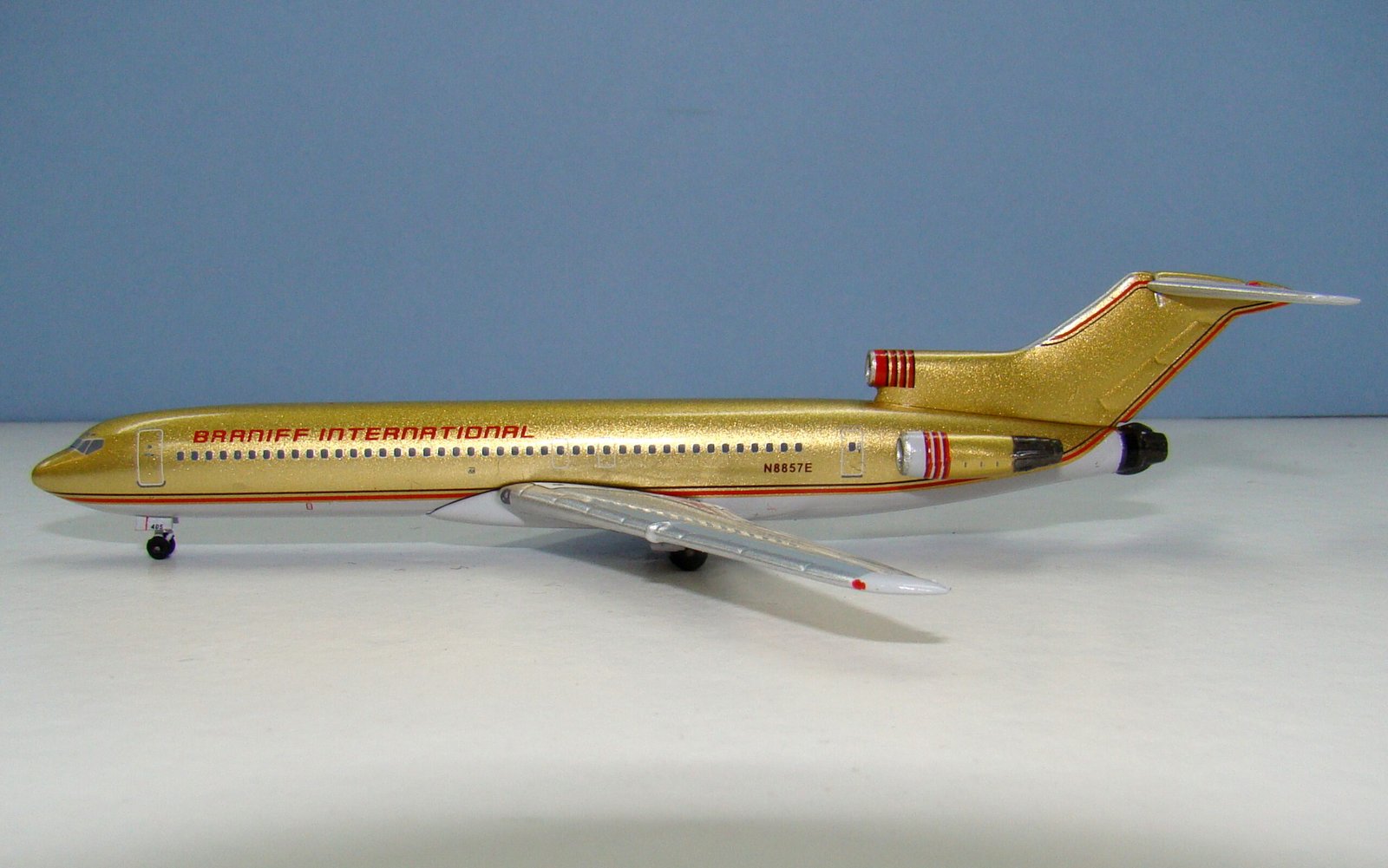Braniff International Boeing 727-225Adv N8857E Aeroclassics 1:400 Scale Model Airliner