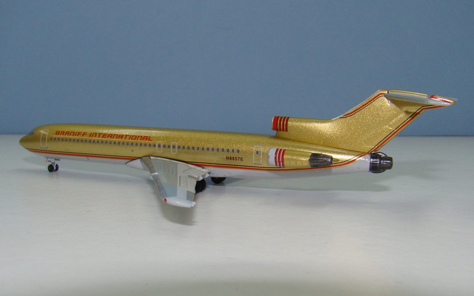 Braniff International Boeing 727-225Adv N8857E Aeroclassics 1:400 Scale Model Airliner