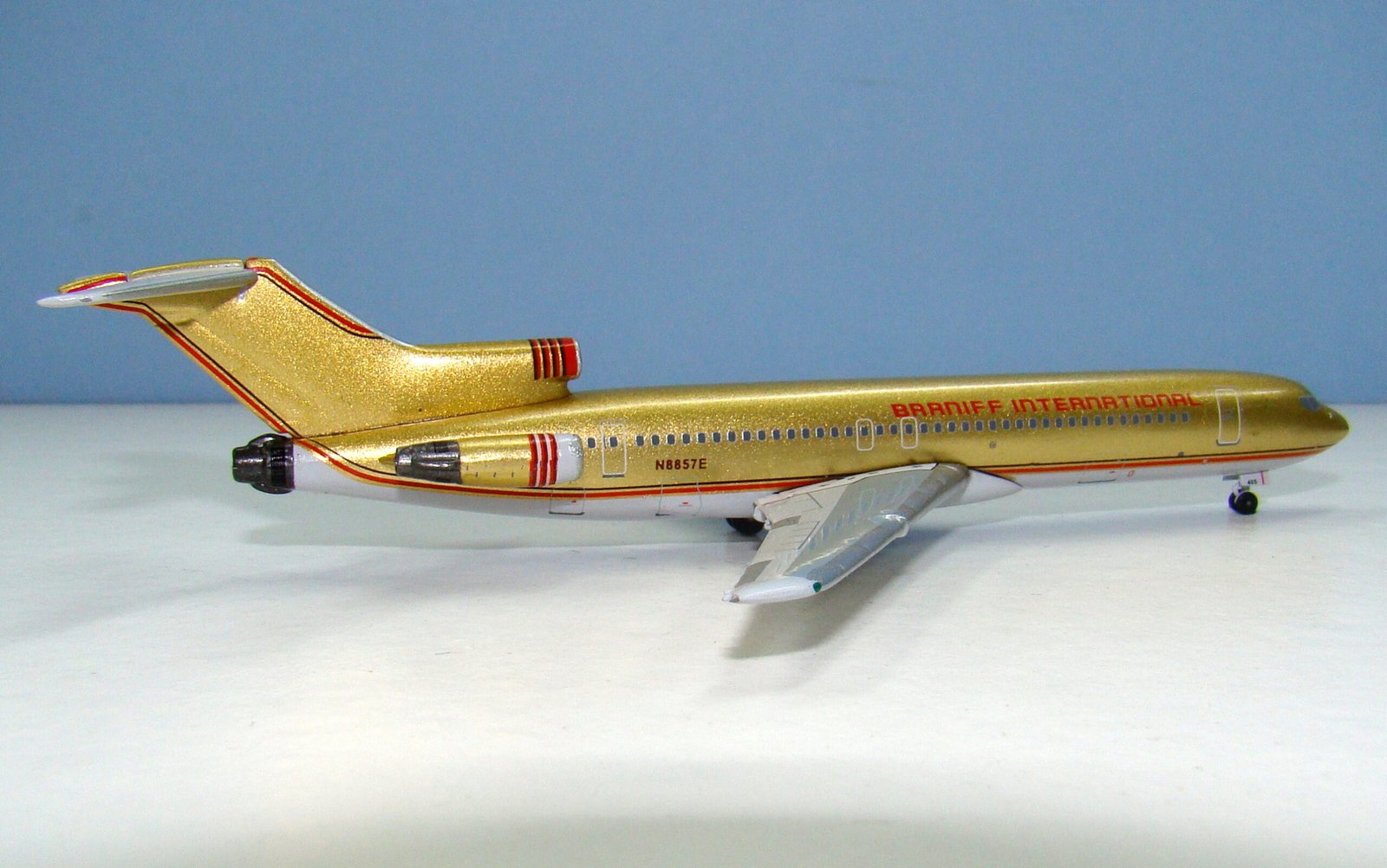 Braniff International Boeing 727-225Adv N8857E Aeroclassics 1:400 Scale Model Airliner