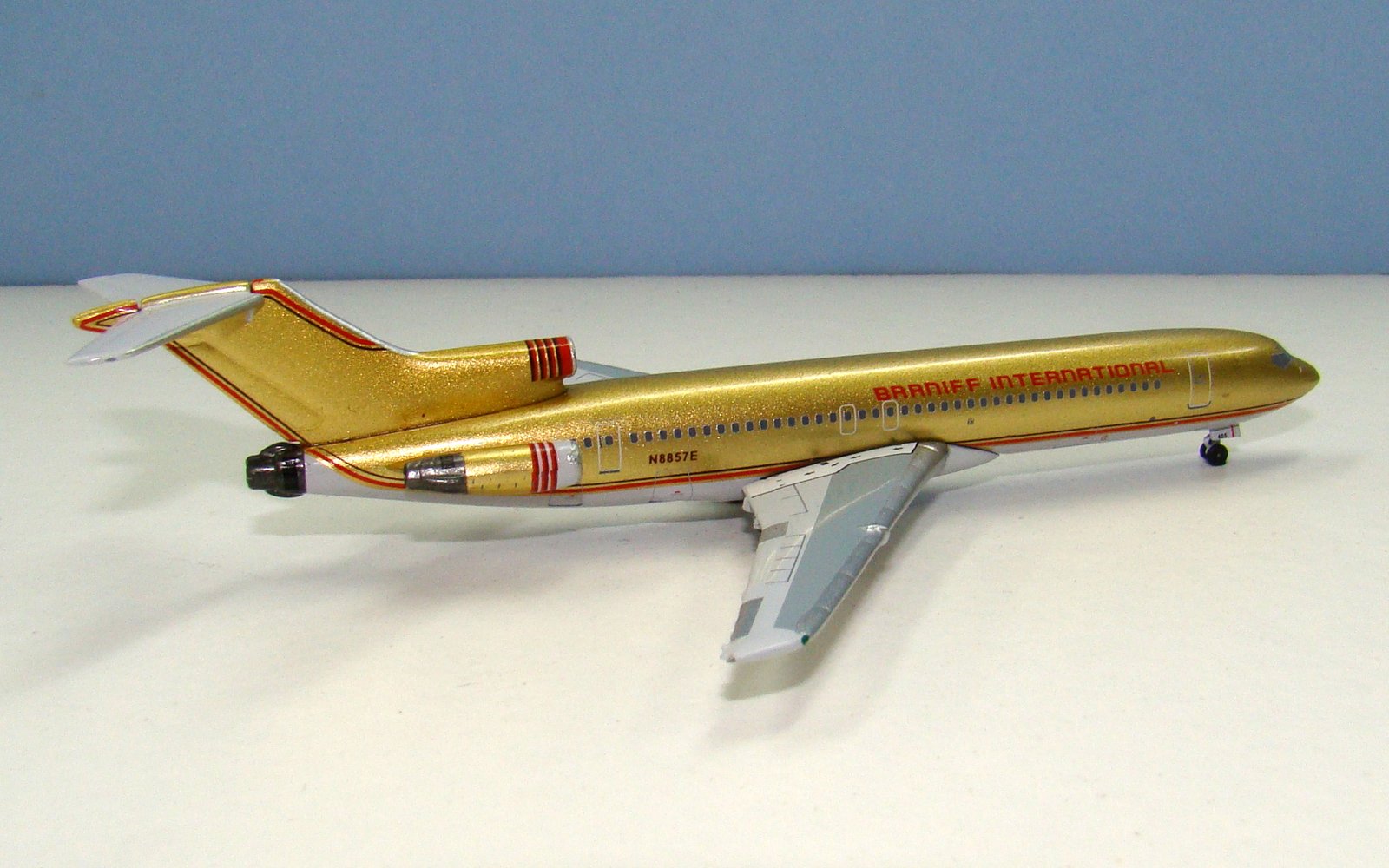 Braniff International Boeing 727-225Adv N8857E Aeroclassics 1:400 Scale Model Airliner