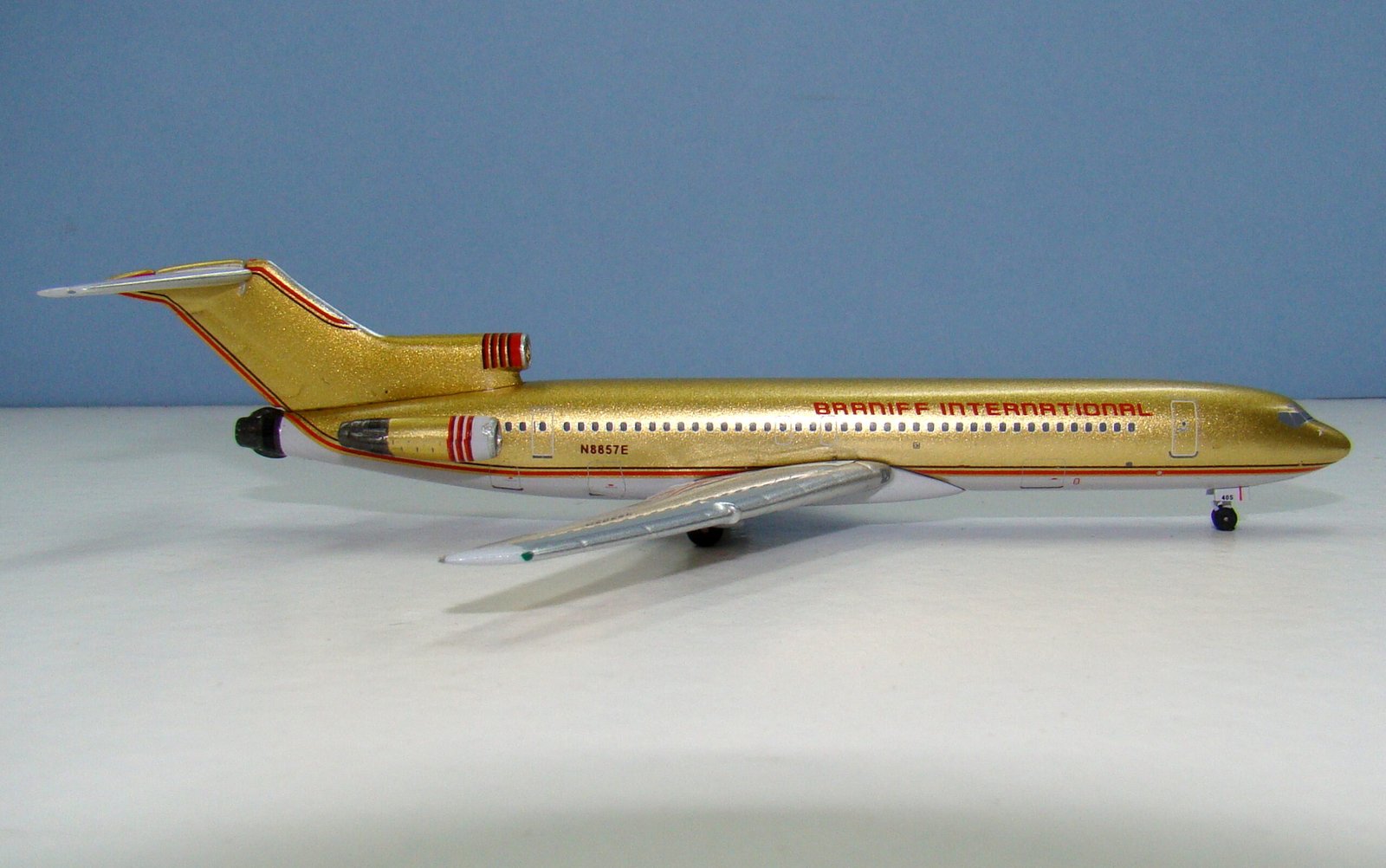 Braniff International Boeing 727-225Adv N8857E Aeroclassics 1:400 Scale Model Airliner
