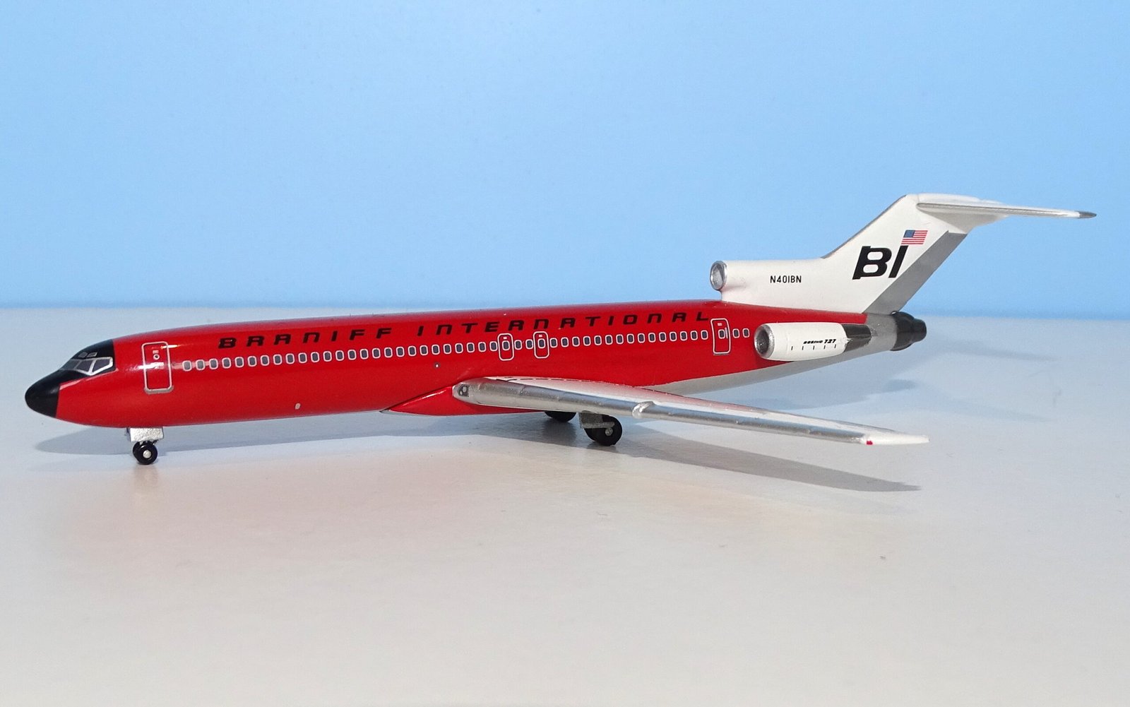 Braniff International Boeing 727-227 N401BN