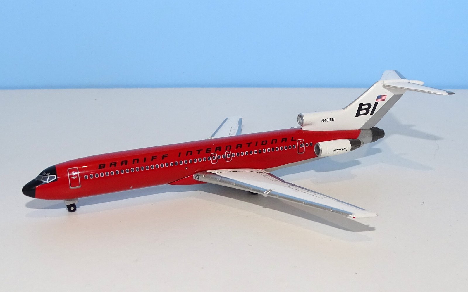 Braniff International Boeing 727-227 N401BN