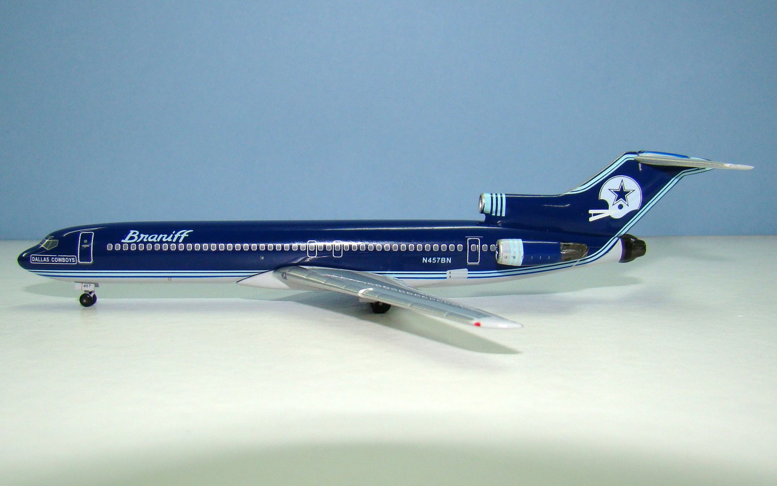 Braniff Int Boeing 727-227 Adv N457BN 'Dallas Cowboys' Aeroclassics 1:400 Scale Model Airliner