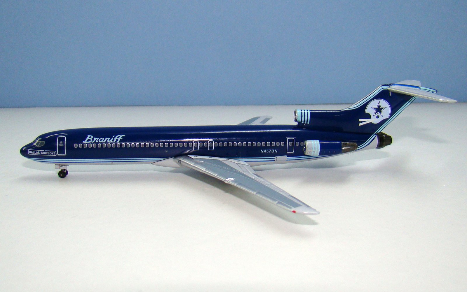 Braniff Int Boeing 727-227 Adv N457BN 'Dallas Cowboys' Aeroclassics 1:400 Scale Model Airliner