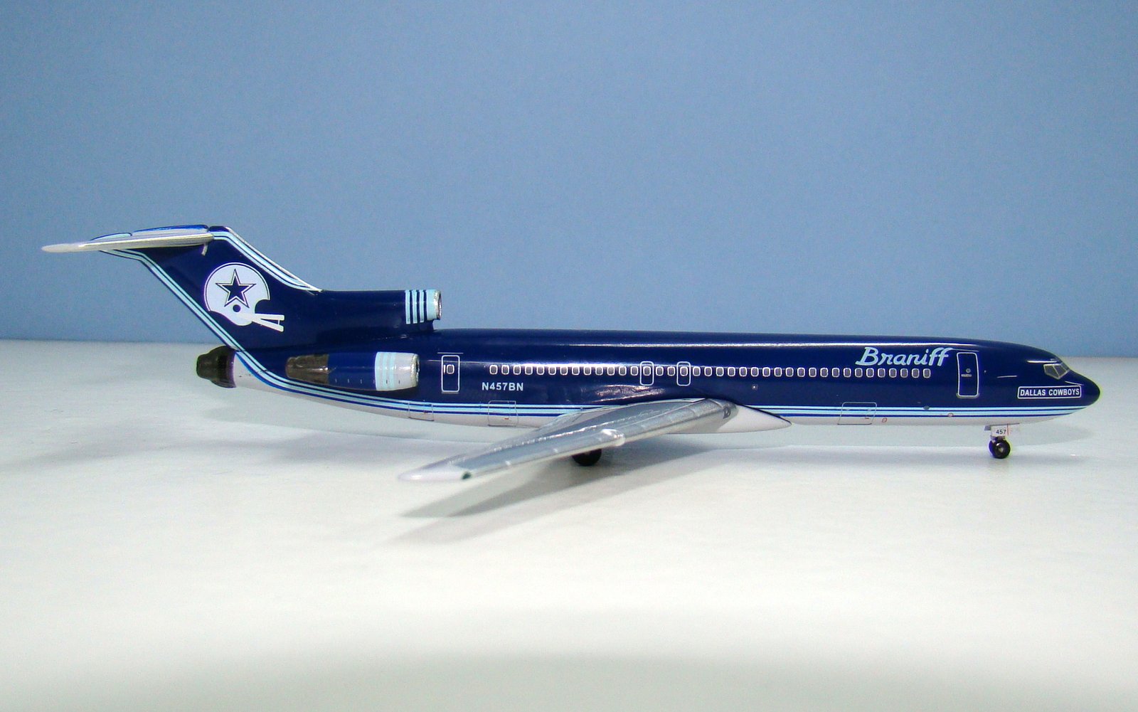 Braniff Int Boeing 727-227 Adv N457BN 'Dallas Cowboys' Aeroclassics 1:400 Scale Model Airliner