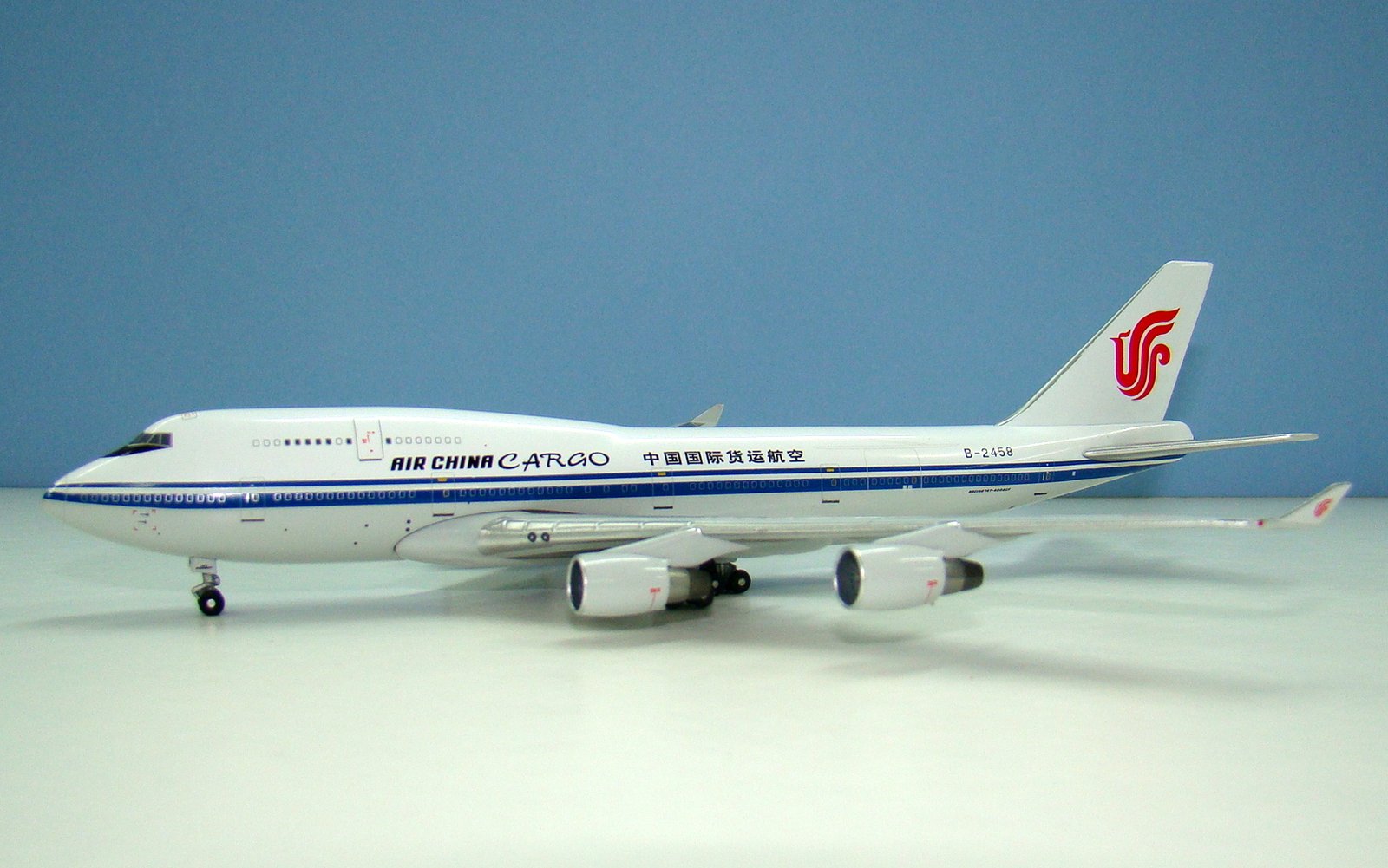 Air China Boeing 747-4J6BCF B-2458 Apollo 1:400 Scale Model Airliner