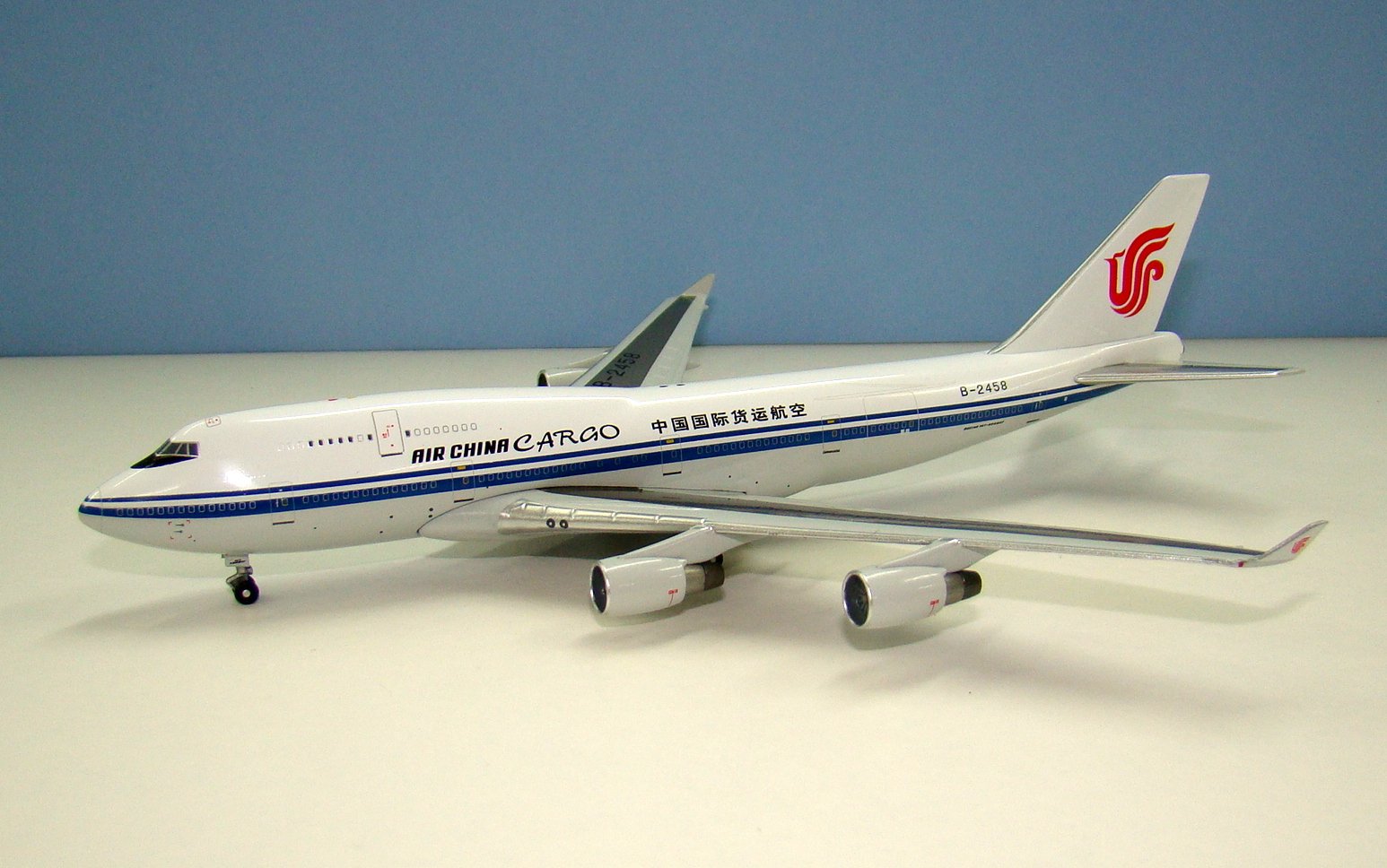 Air China Boeing 747-4J6BCF B-2458 Apollo 1:400 Scale Model Airliner