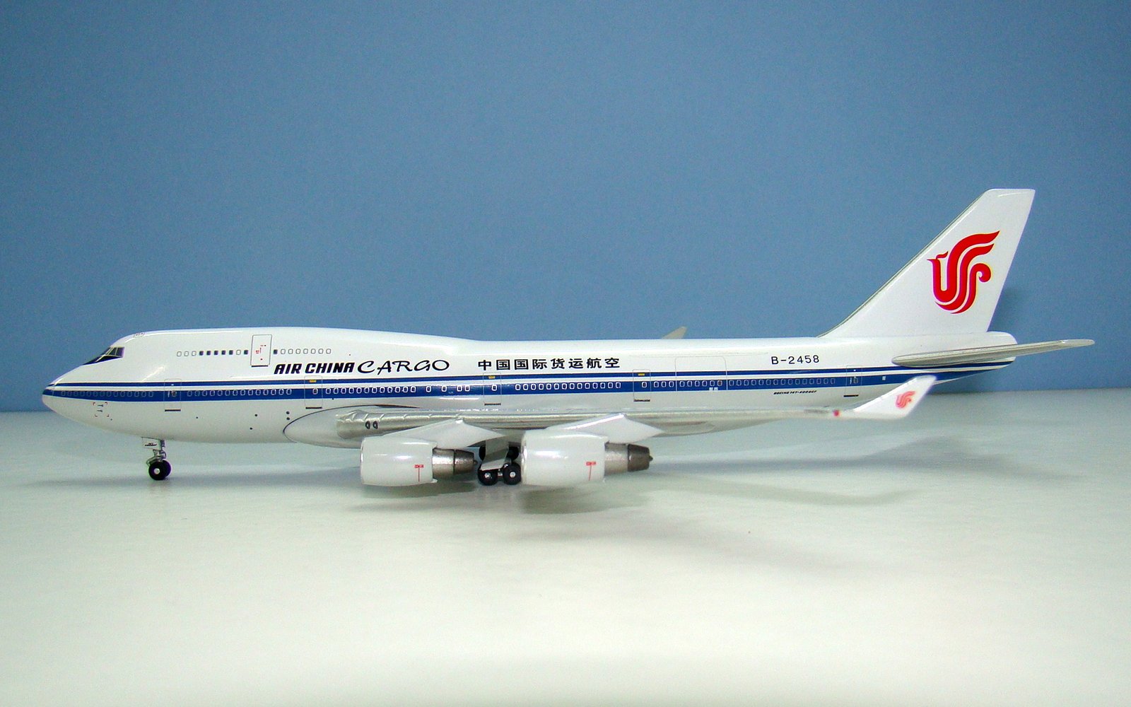Air China Boeing 747-4J6BCF B-2458 Apollo 1:400 Scale Model Airliner