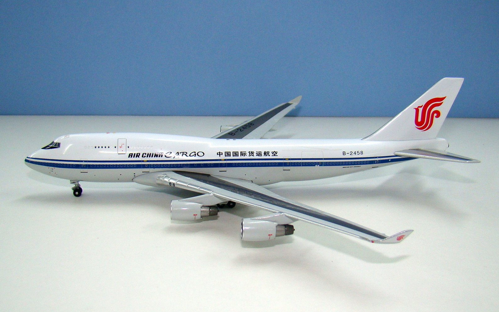 Air China Boeing 747-4J6BCF B-2458 Apollo 1:400 Scale Model Airliner