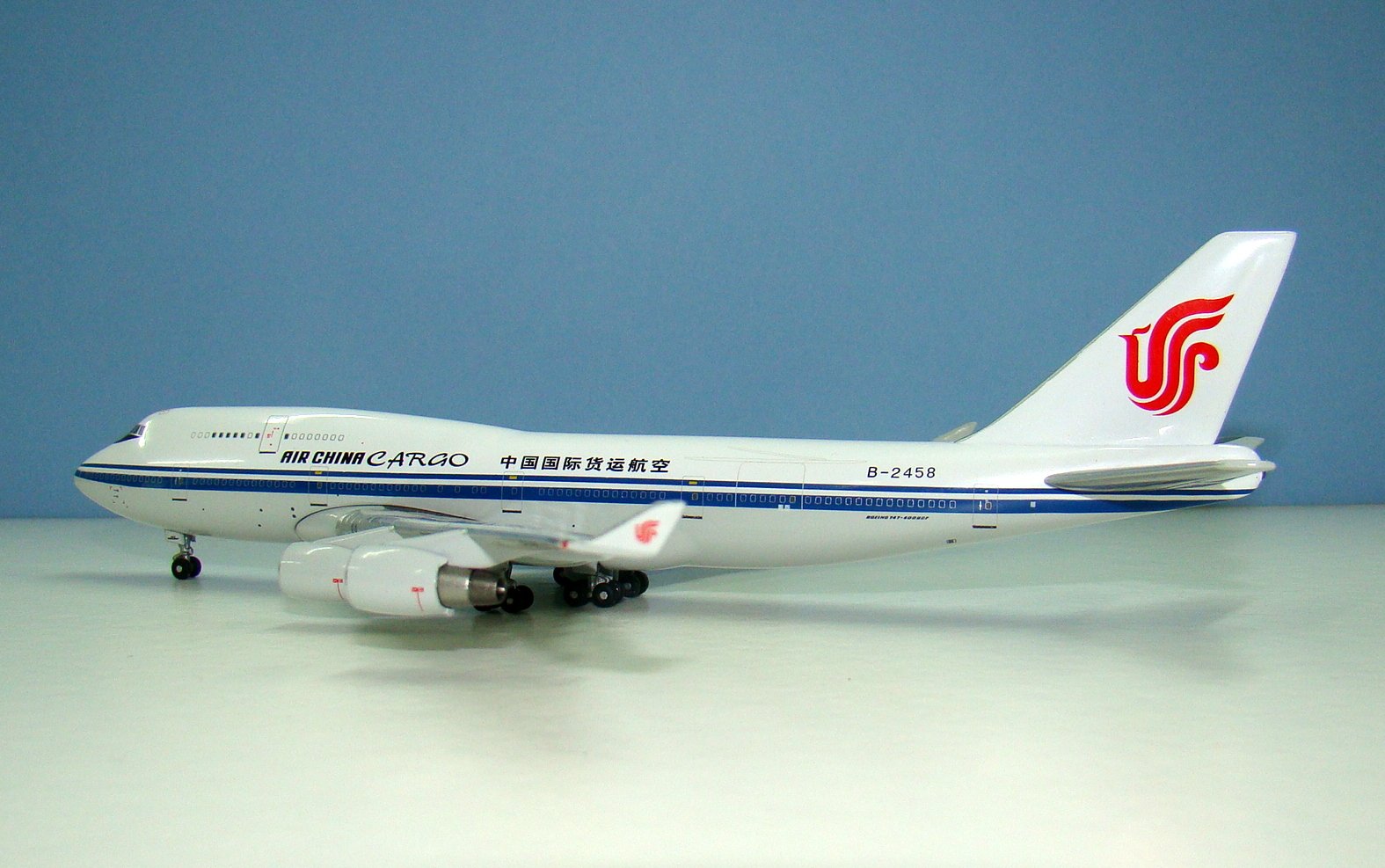 Air China Boeing 747-4J6BCF B-2458 Apollo 1:400 Scale Model Airliner
