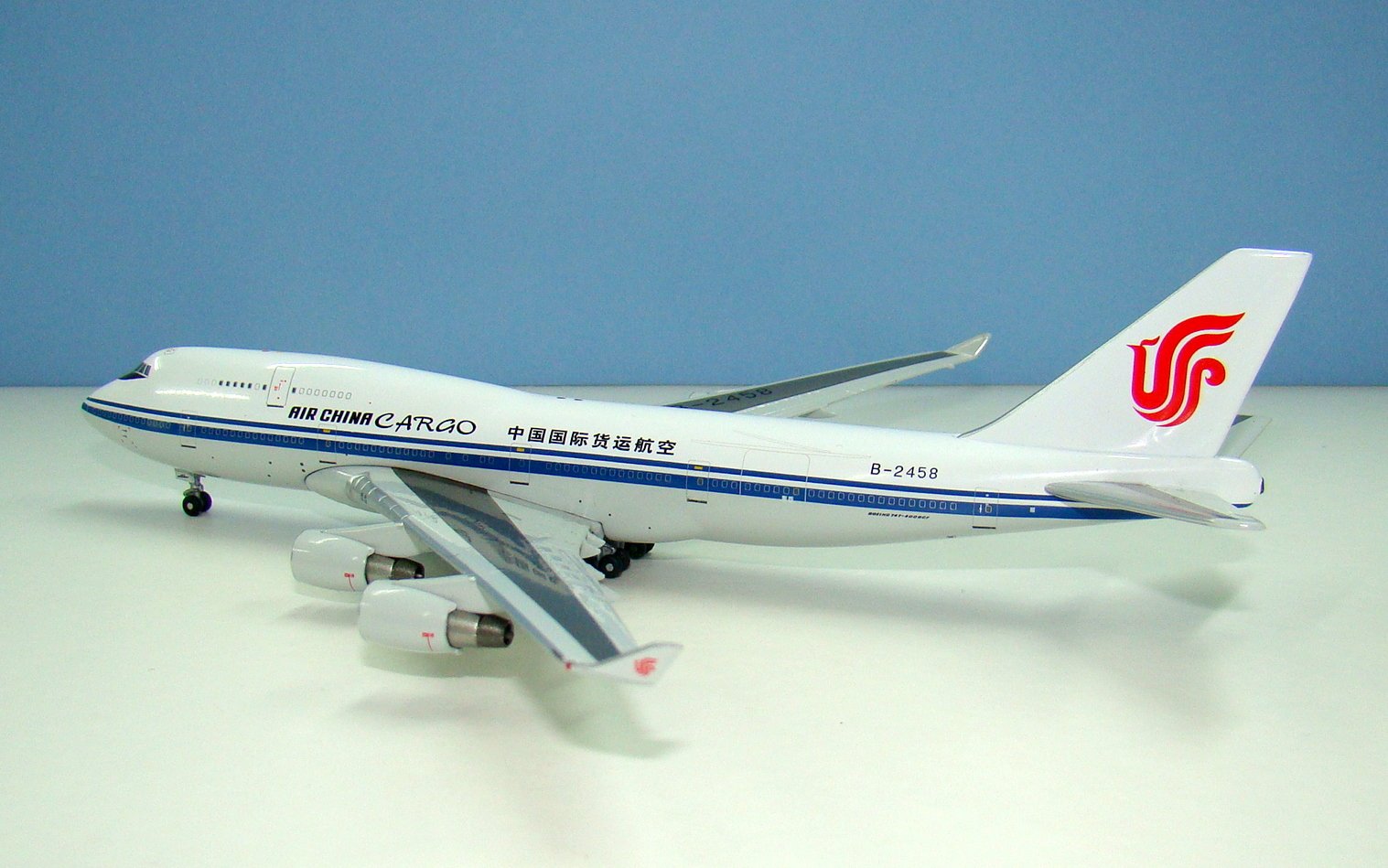 Air China Boeing 747-4J6BCF B-2458 Apollo 1:400 Scale Model Airliner