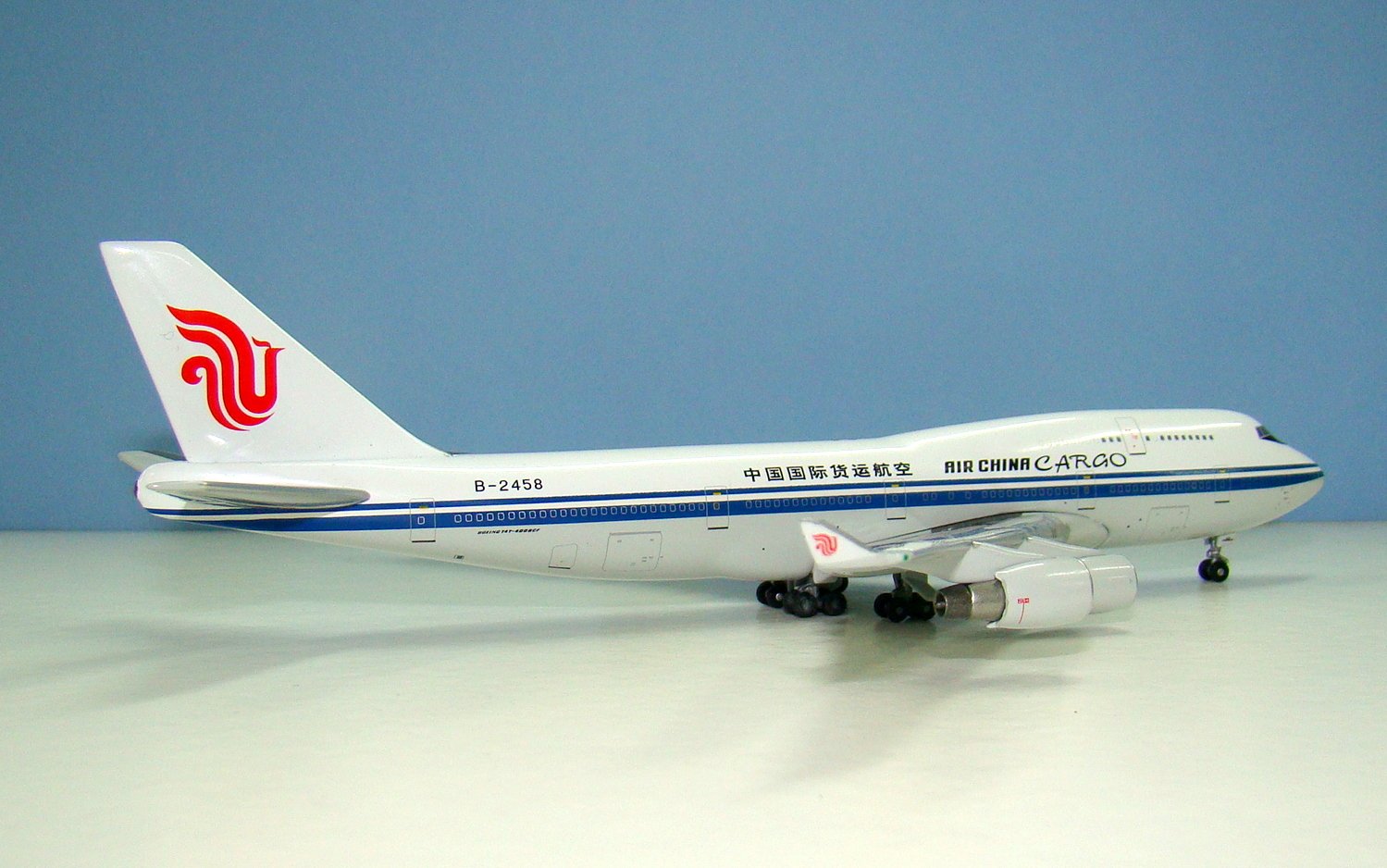 Air China Boeing 747-4J6BCF B-2458 Apollo 1:400 Scale Model Airliner