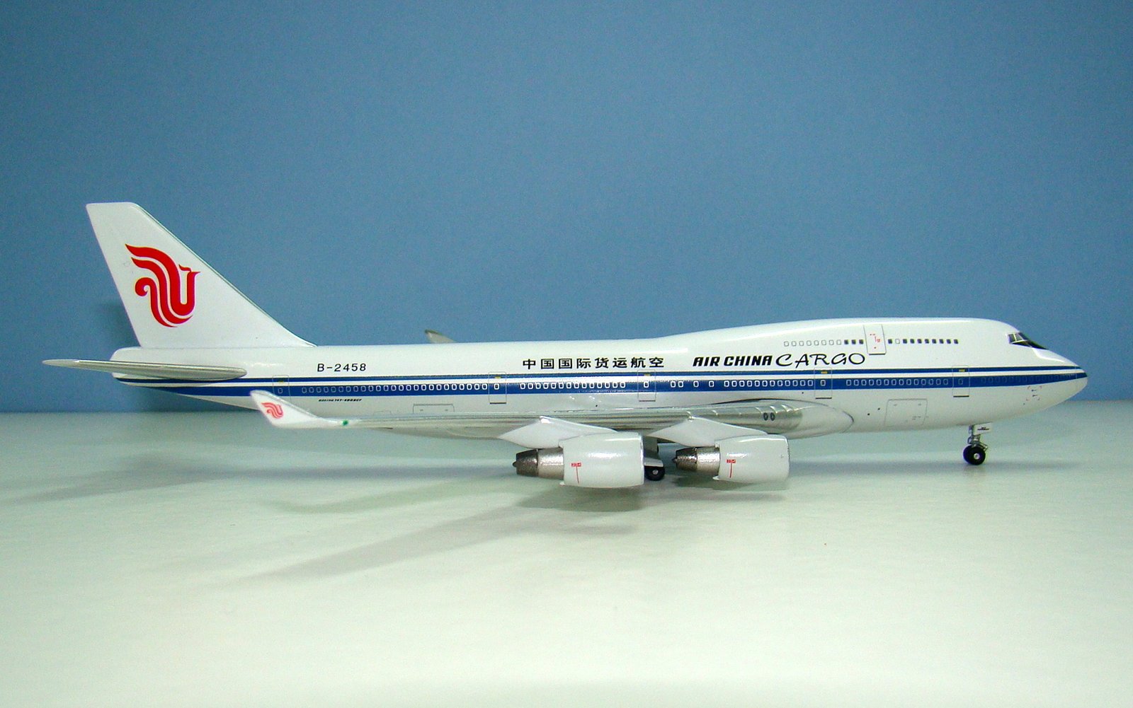 Air China Boeing 747-4J6BCF B-2458 Apollo 1:400 Scale Model Airliner