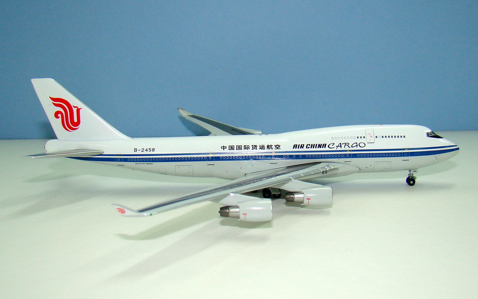 Air China Boeing 747-4J6BCF B-2458 Apollo 1:400 Scale Model Airliner