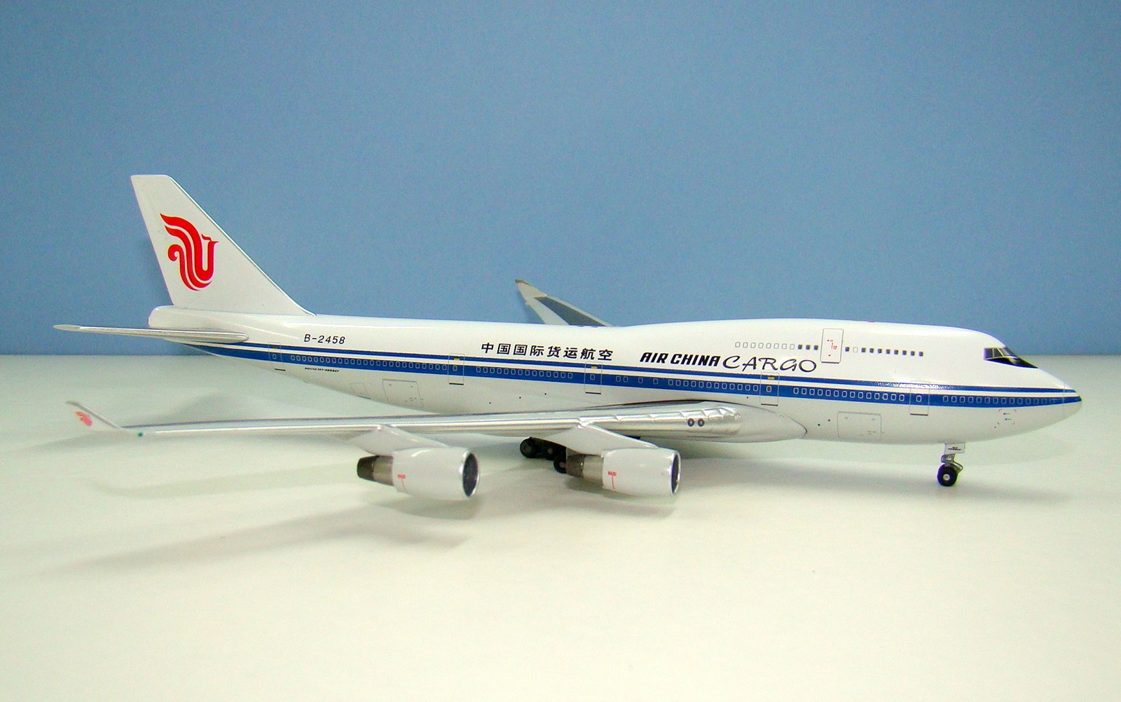 Air China Boeing 747-4J6BCF B-2458 Apollo 1:400 Scale Model Airliner