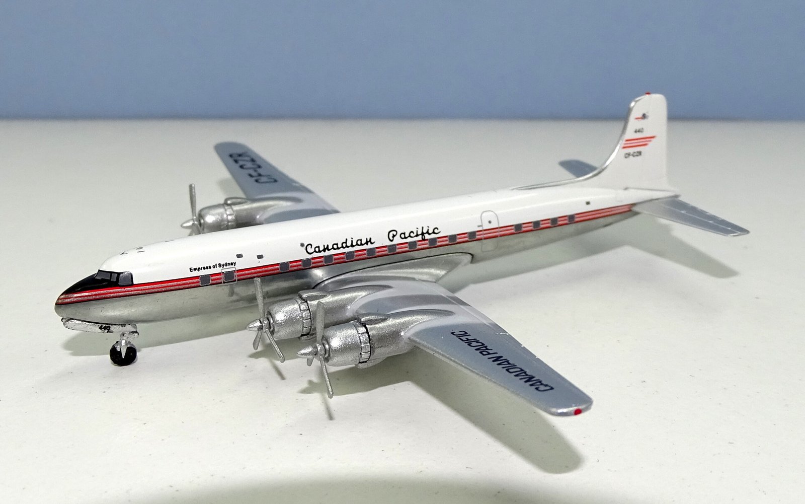 Canadian Pacific Douglas DC-6B CF-CZR Aeroclassics 1:400 Scale Model Airliner