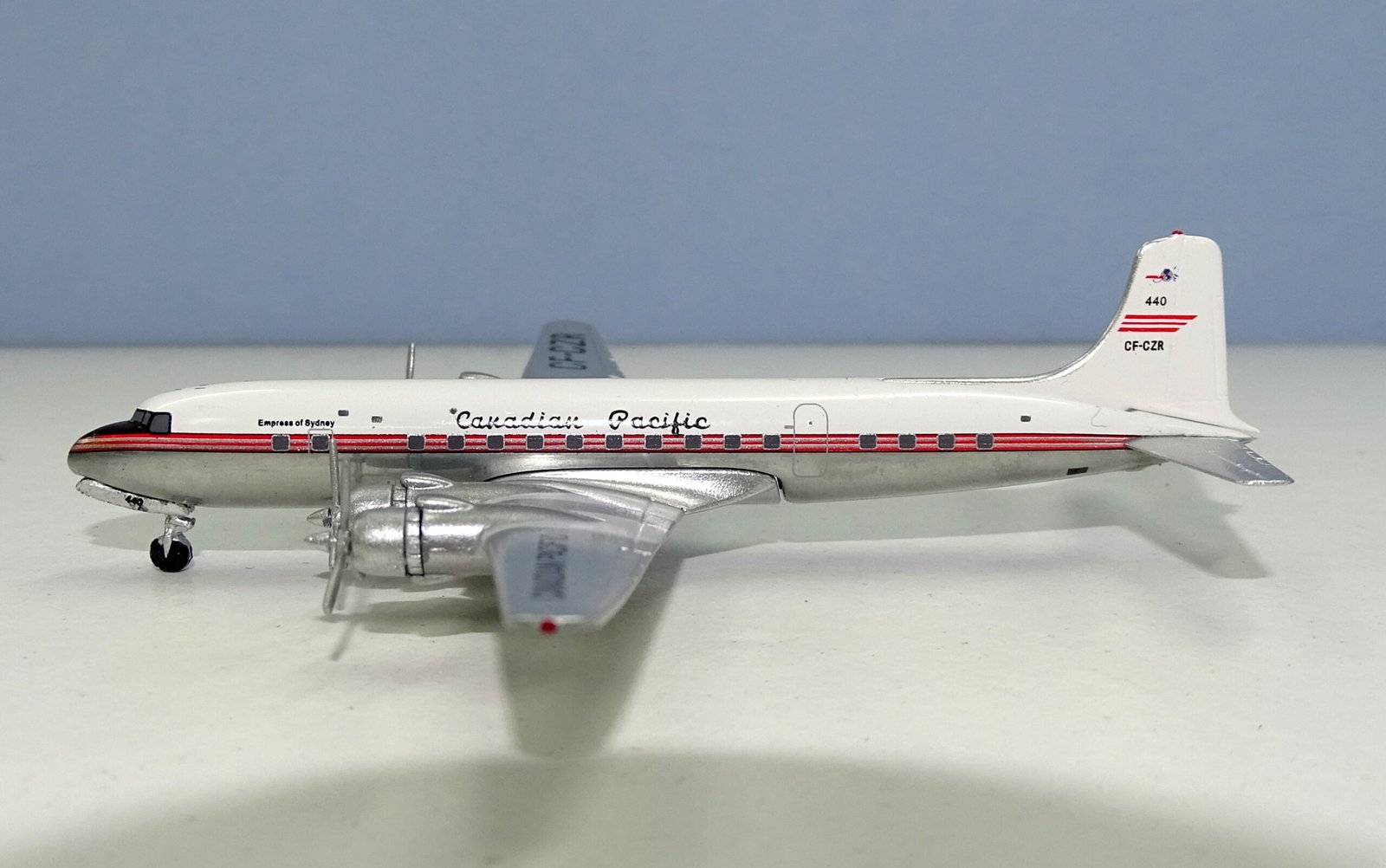Canadian Pacific Douglas DC-6B CF-CZR Aeroclassics 1:400 Scale Model Airliner