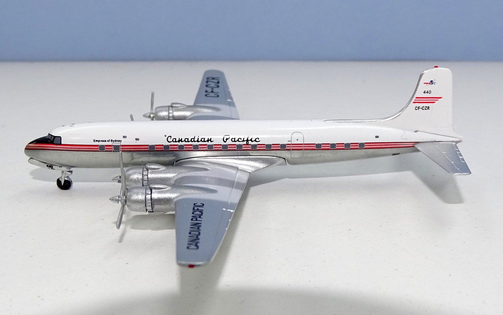 Canadian Pacific Douglas DC-6B CF-CZR Aeroclassics 1:400 Scale Model Airliner