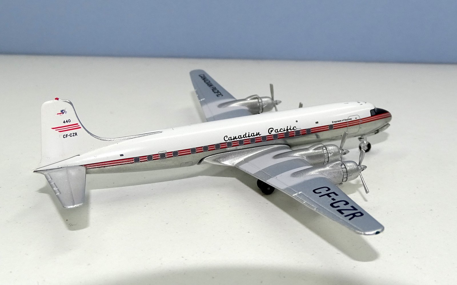 Canadian Pacific Douglas DC-6B CF-CZR Aeroclassics 1:400 Scale Model Airliner