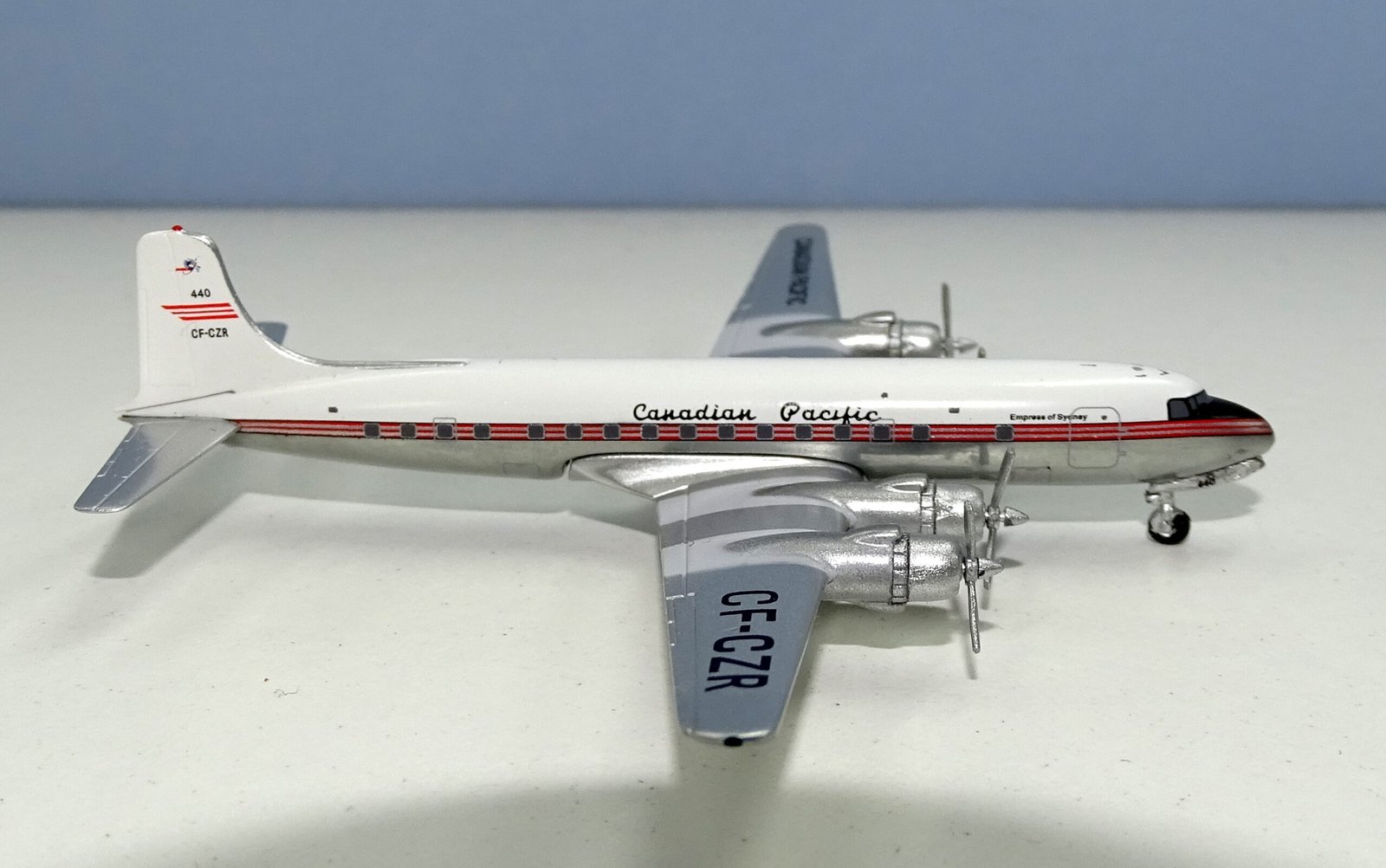Canadian Pacific Douglas DC-6B CF-CZR Aeroclassics 1:400 Scale Model Airliner