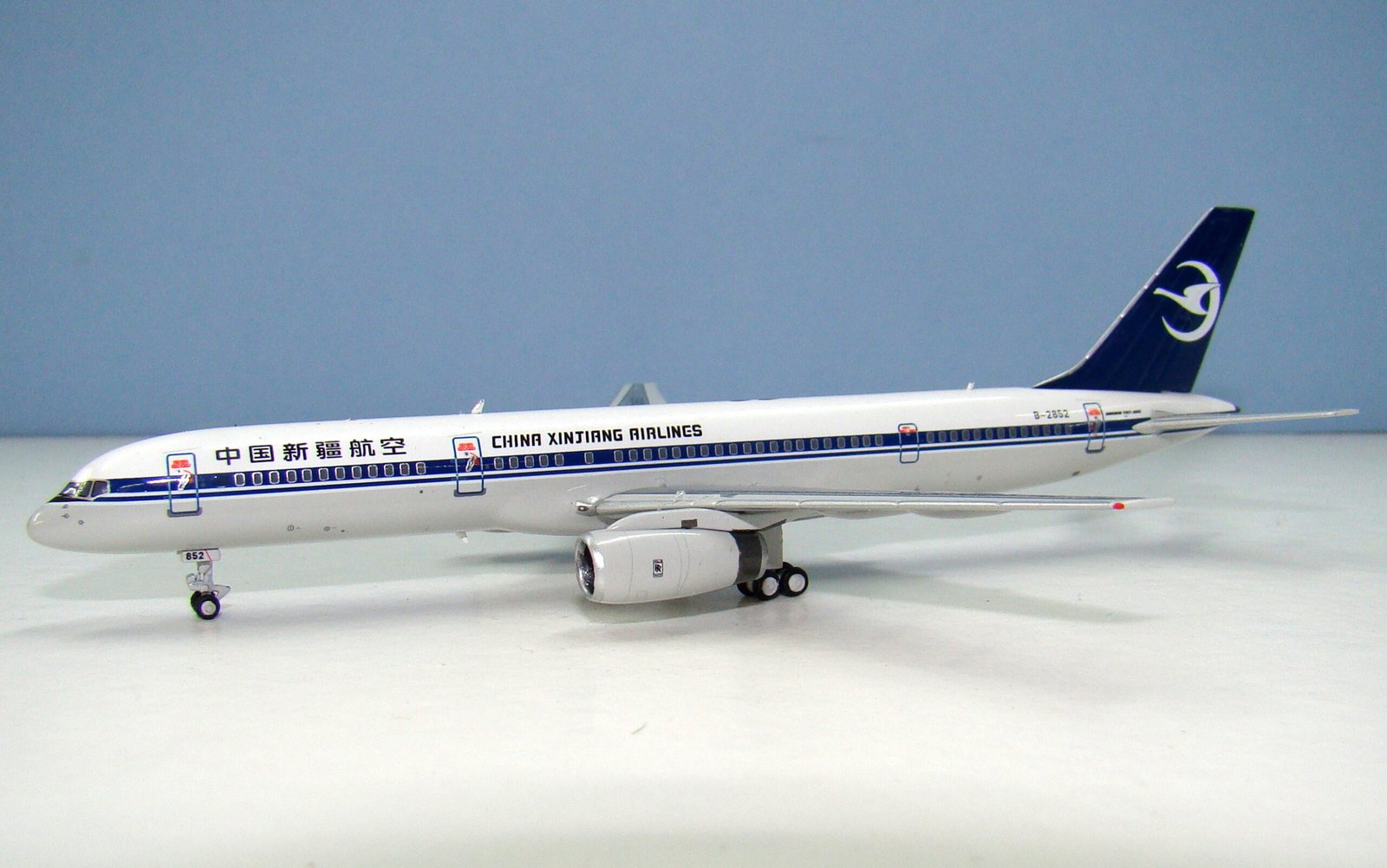China Xinjiang Airlines Boeing 757-200 B-2852 NG Models 1:400 Scale Model Airliners