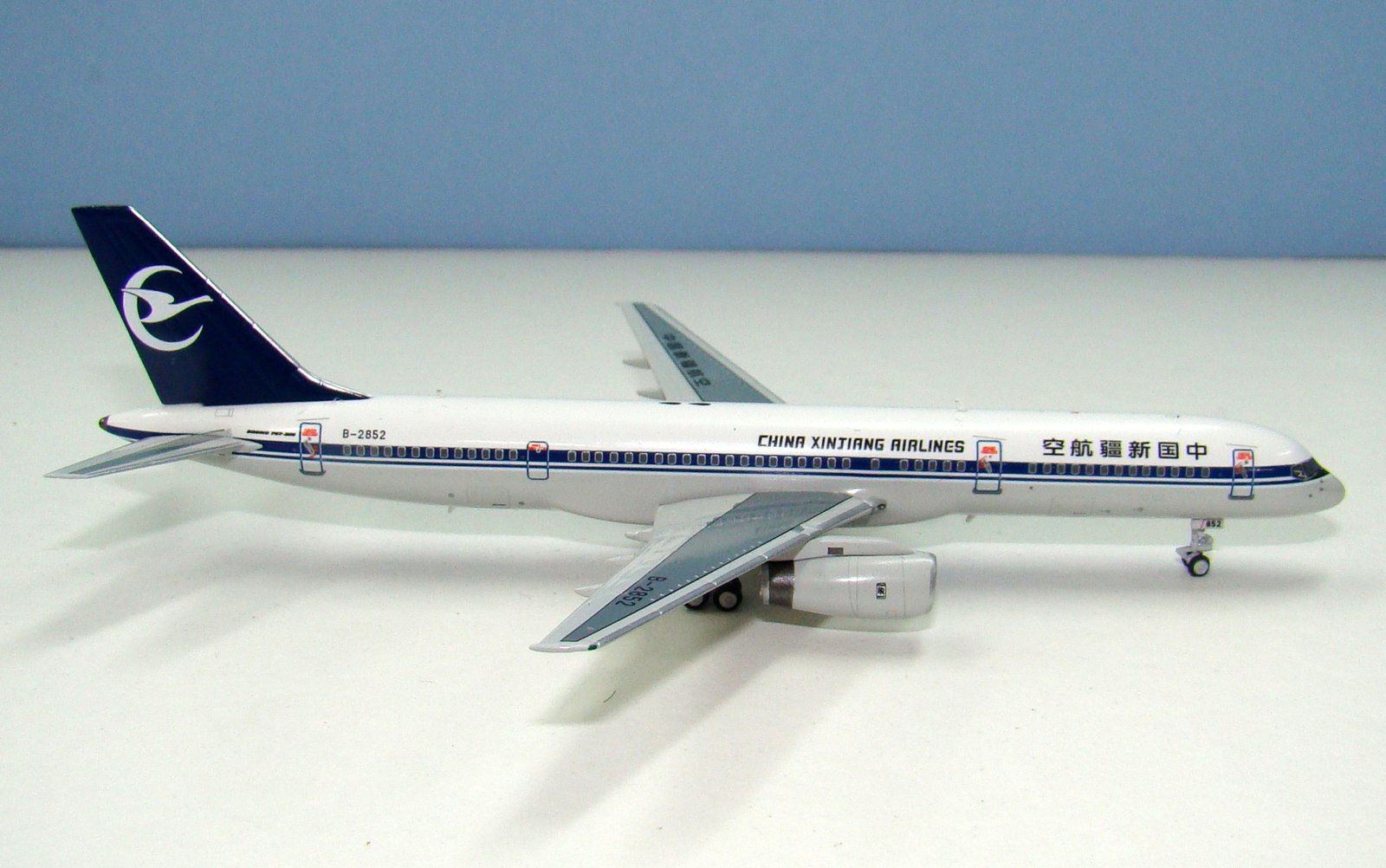 China Xinjiang Airlines Boeing 757-200 B-2852 NG Models 1:400 Scale Model Airliners