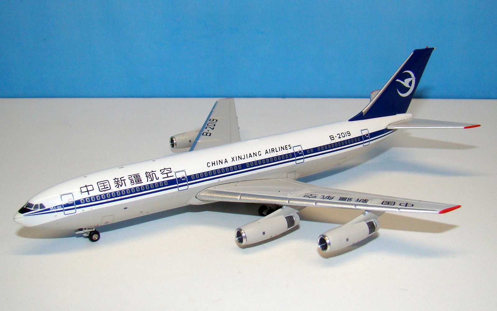 China Xinjiang Airlines Ilyushin IL-86 B-2019 Gemini Jets 1:400 Scale Model Airliner