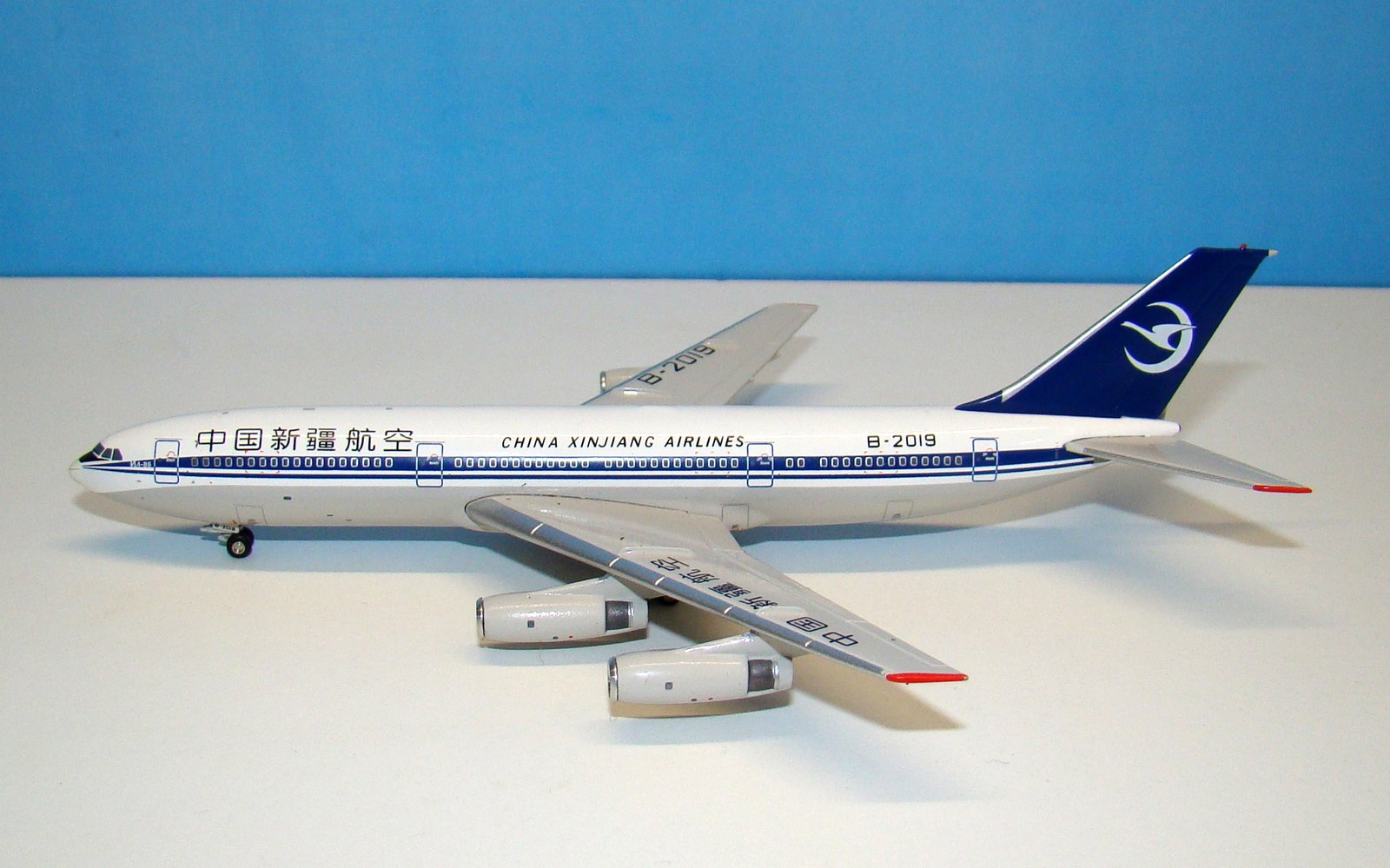 China Xinjiang Airlines Ilyushin IL-86 B-2019 Gemini Jets 1:400 Scale Model Airliner