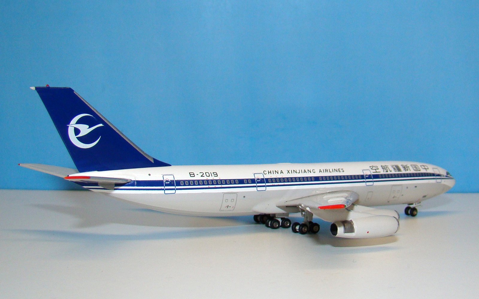 China Xinjiang Airlines Ilyushin IL-86 B-2019 Gemini Jets 1:400 Scale Model Airliner