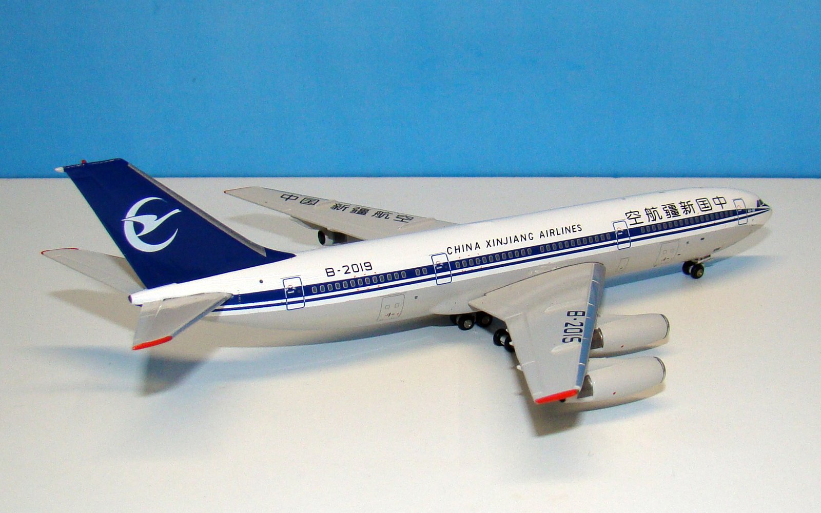 China Xinjiang Airlines Ilyushin IL-86 B-2019 Gemini Jets 1:400 Scale Model Airliner