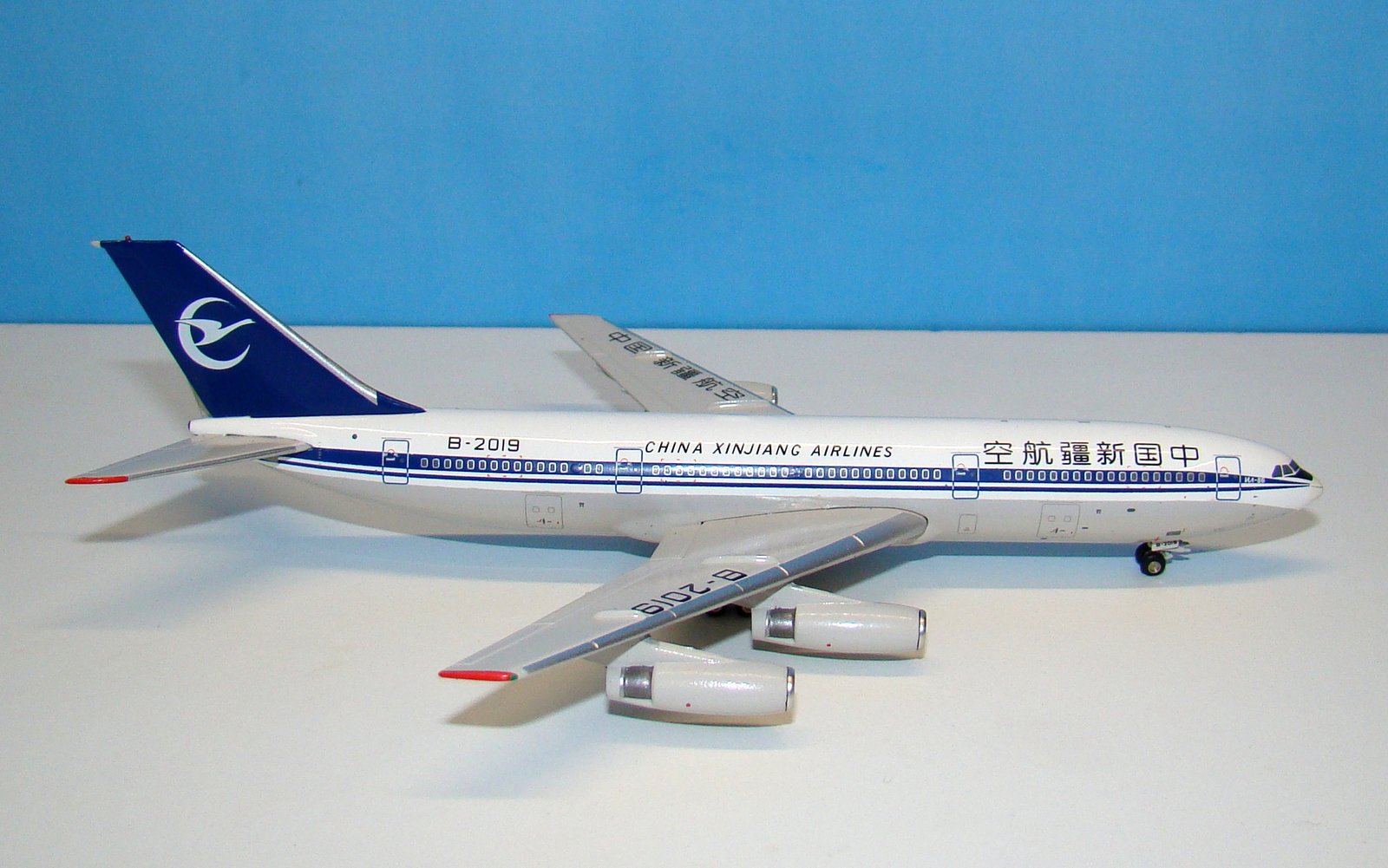 China Xinjiang Airlines Ilyushin IL-86 B-2019 Gemini Jets 1:400 Scale Model Airliner