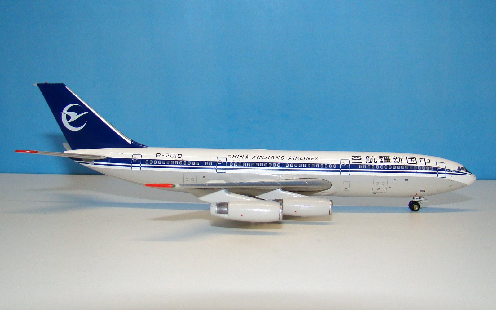 China Xinjiang Airlines Ilyushin IL-86 B-2019 Gemini Jets 1:400 Scale Model Airliner