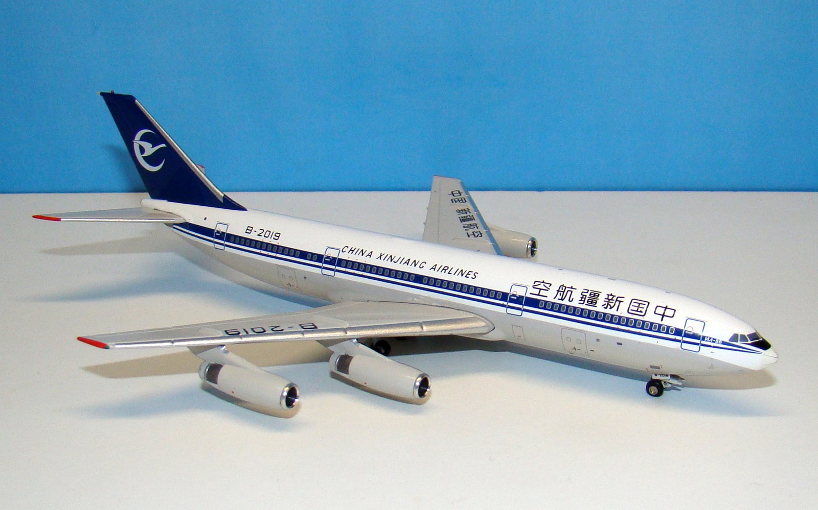 China Xinjiang Airlines Ilyushin IL-86 B-2019 Gemini Jets 1:400 Scale Model Airliner