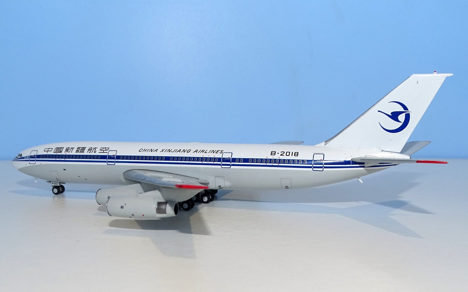 China Xinjiang Airlines Ilyushin IL-86 B-2018 YU ModeL 1:400 Scale Model Airliner