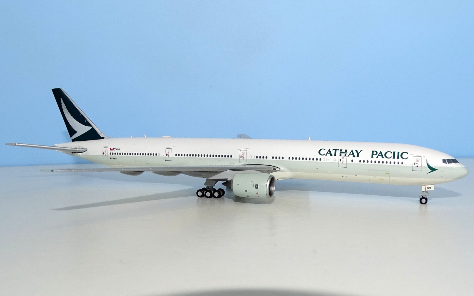Cathay Paciic Boeing 777-367 B-HNO - JC Wings 1:400 Scale Model