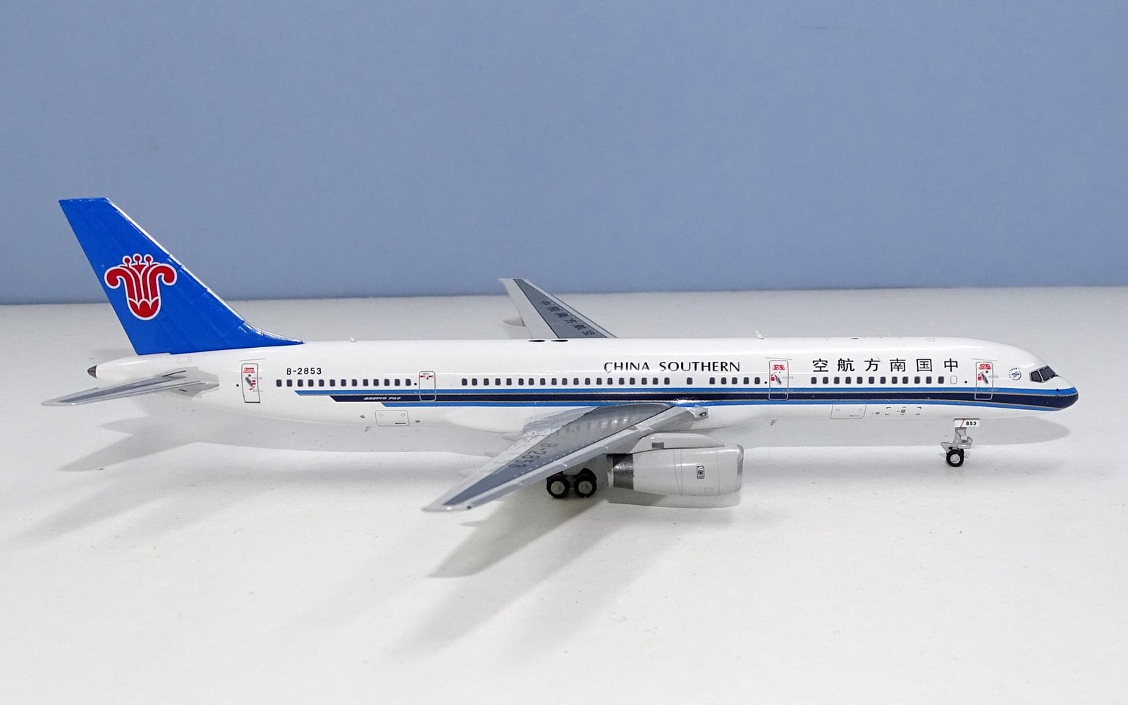 China Southern Airlines Boeing 757-200 B-2853 HYJLwings 1:400 Scale Model Airliners