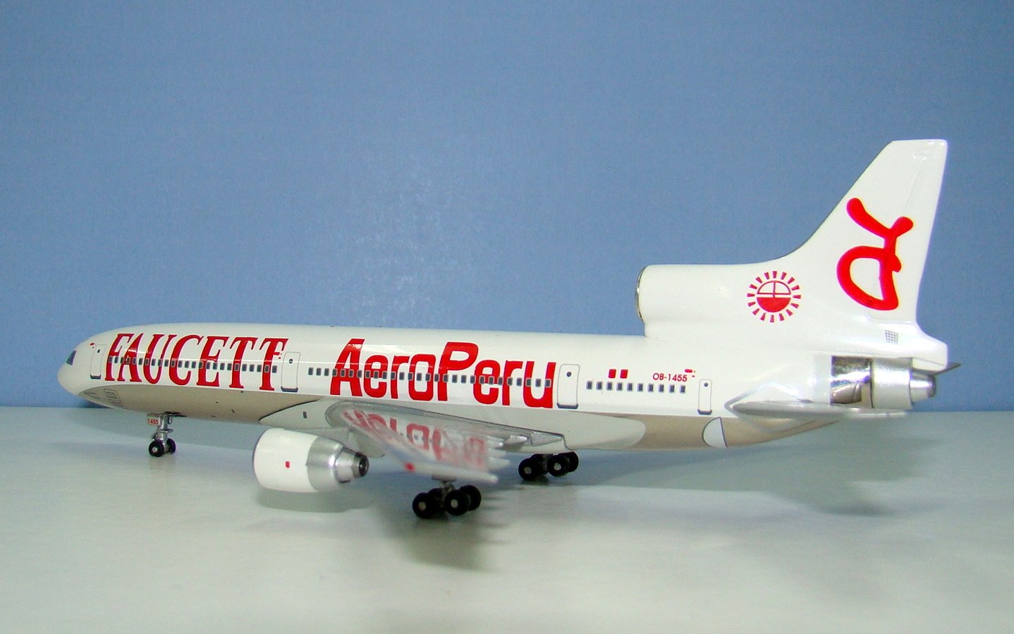 AeroPerú / Faucett Lockheed L-1011 Tristar OB-1455 Blue Box 1:400 Scale Model Airline