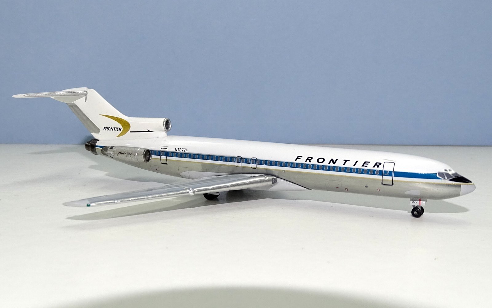 Frontier Airlines Boeing 727-291 N7277F Aeroclassics 1:400 Scale