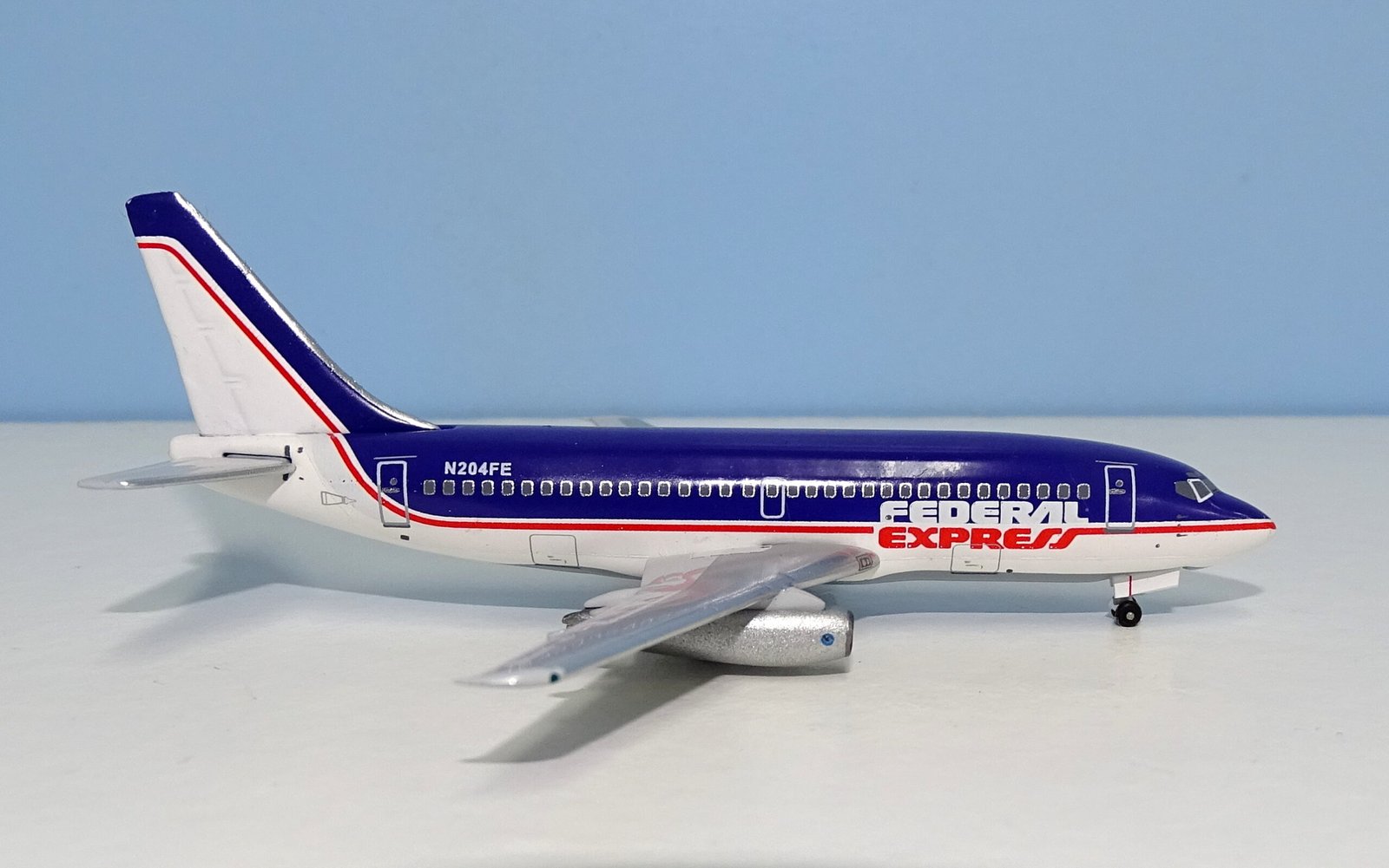 Federal Express Boeing 737-2S2C N204FE Aeroclassics 1:400 Scale Model