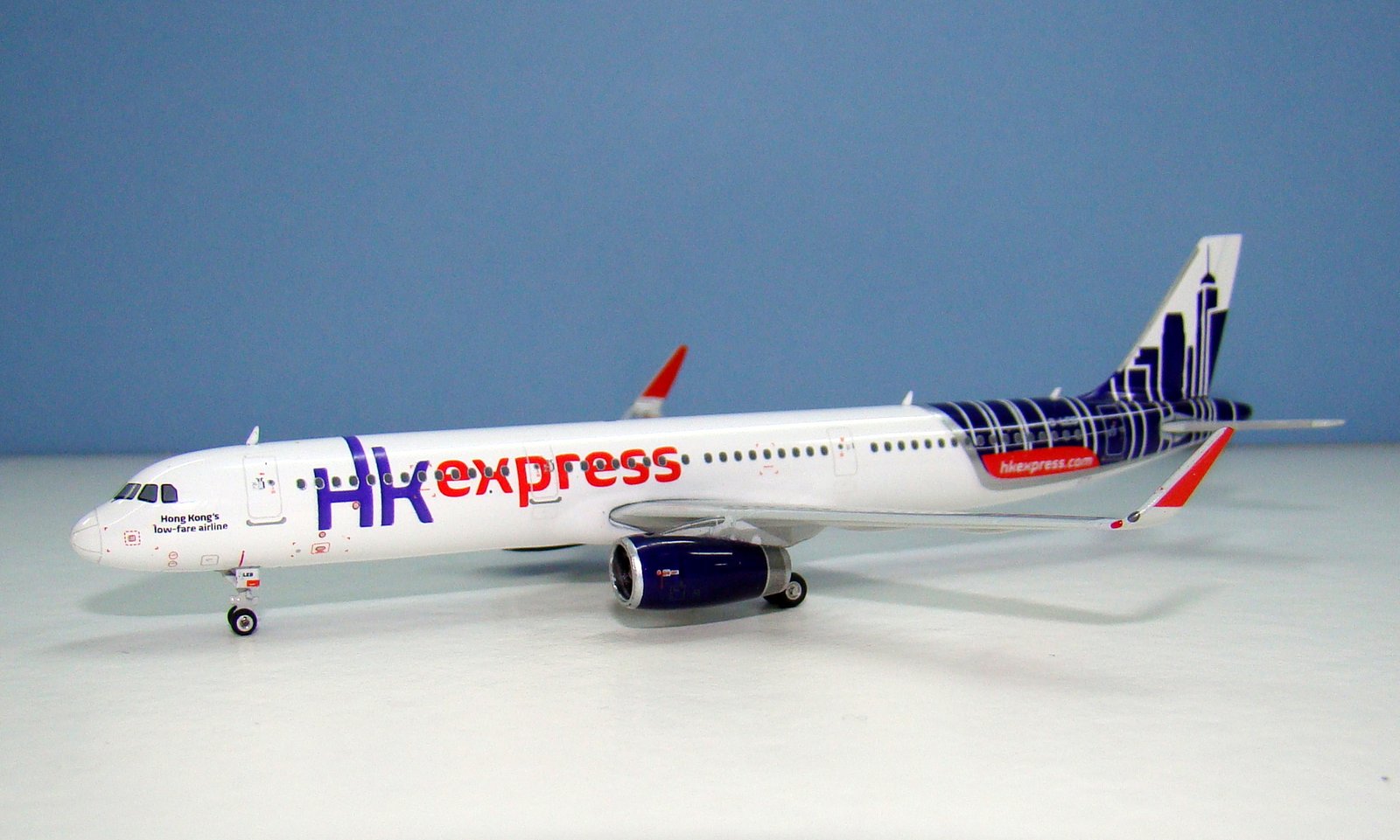 HK Express Airbus A321 B-LEB Phoenix 1:400 Scale Model Airliner