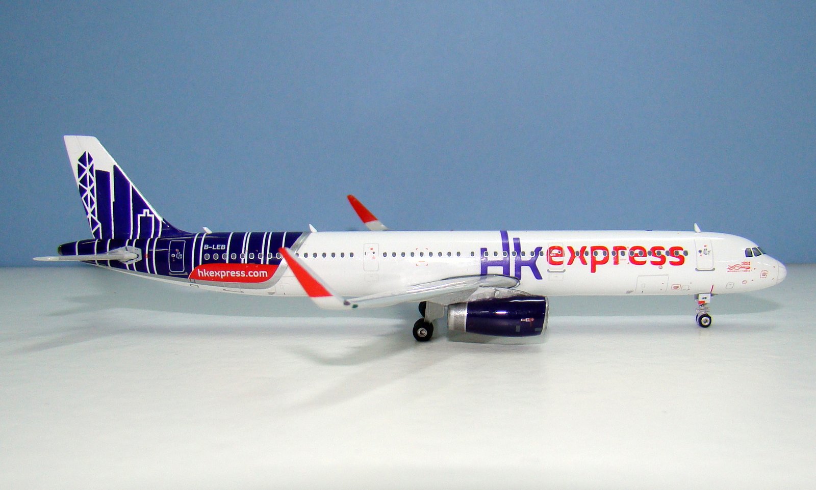 HK Express Airbus A321 B-LEB Phoenix 1:400 Scale Model Airliner