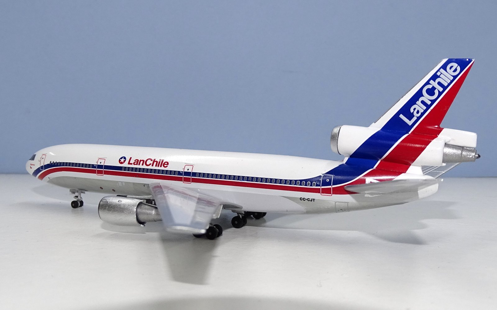 Lan-Chile McDonnell Douglas DC-10-30 CC-CJT Aeroclassics 1:400 Scale Model Airliner